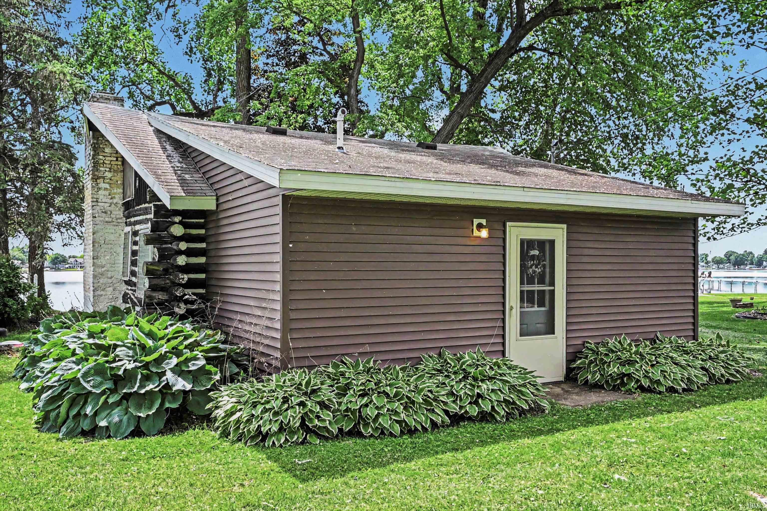 3825 Lake Shore Drive
