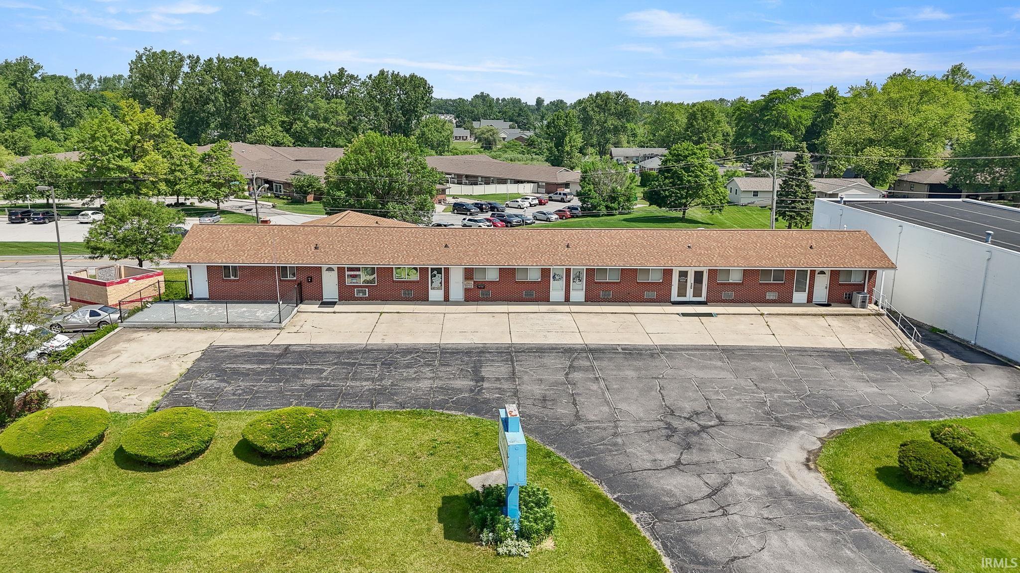 Photo 4 of 5634 W Jefferson Boulevard