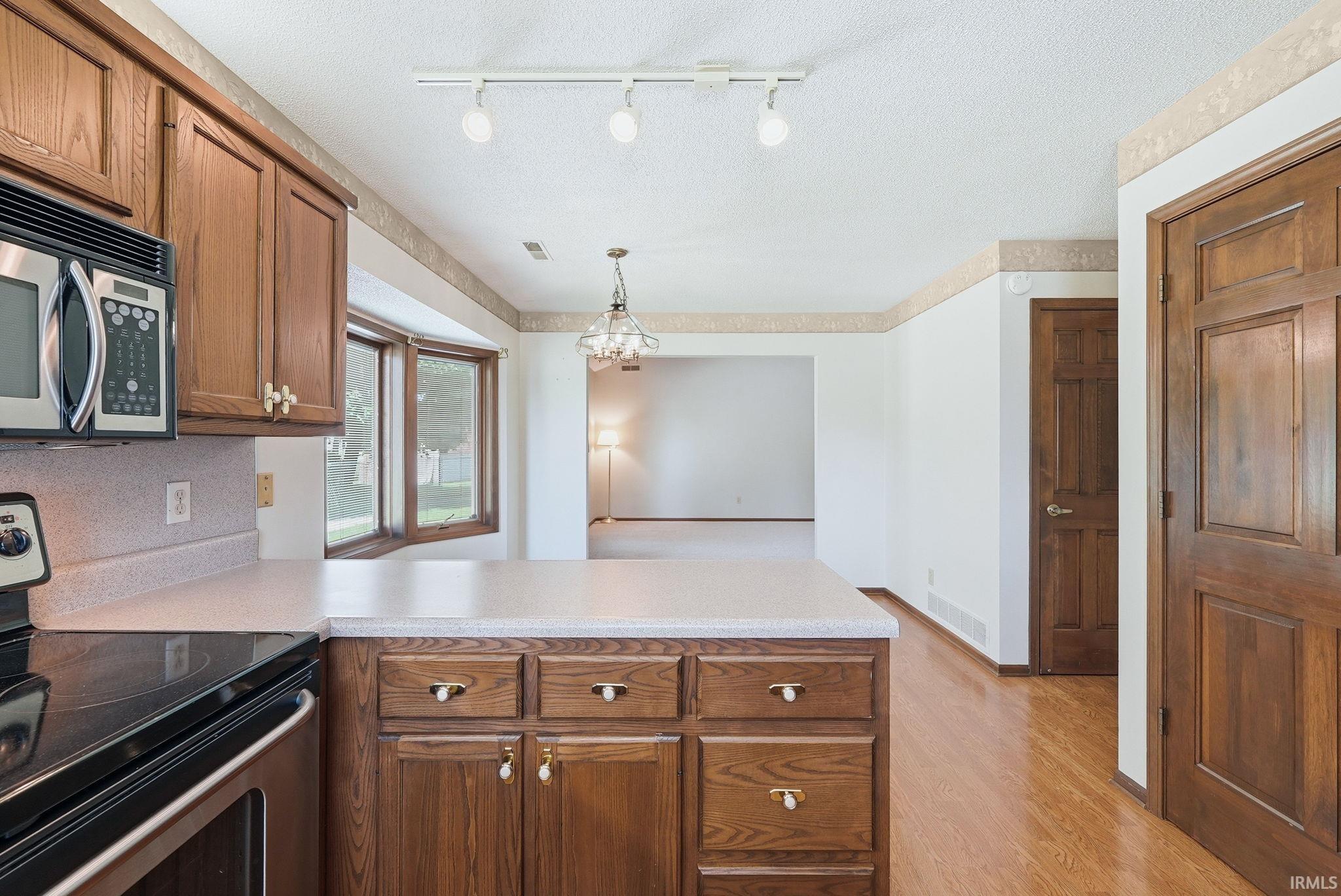 Photo 11 of 4909 Clovedale Drive