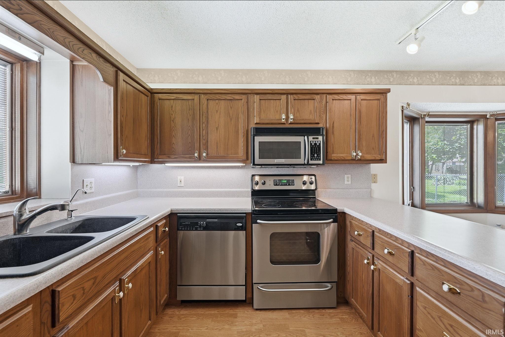 Photo 13 of 4909 Clovedale Drive