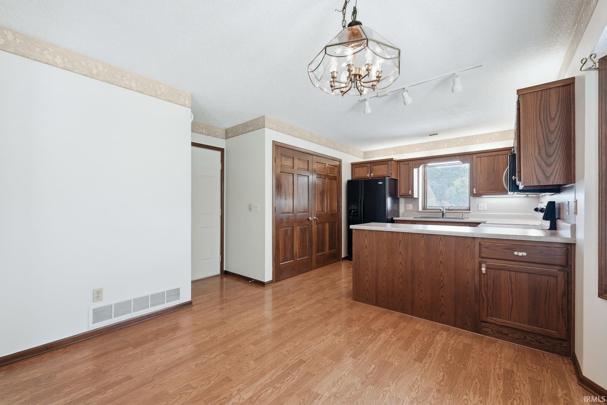 Photo 14 of 4909 Clovedale Drive