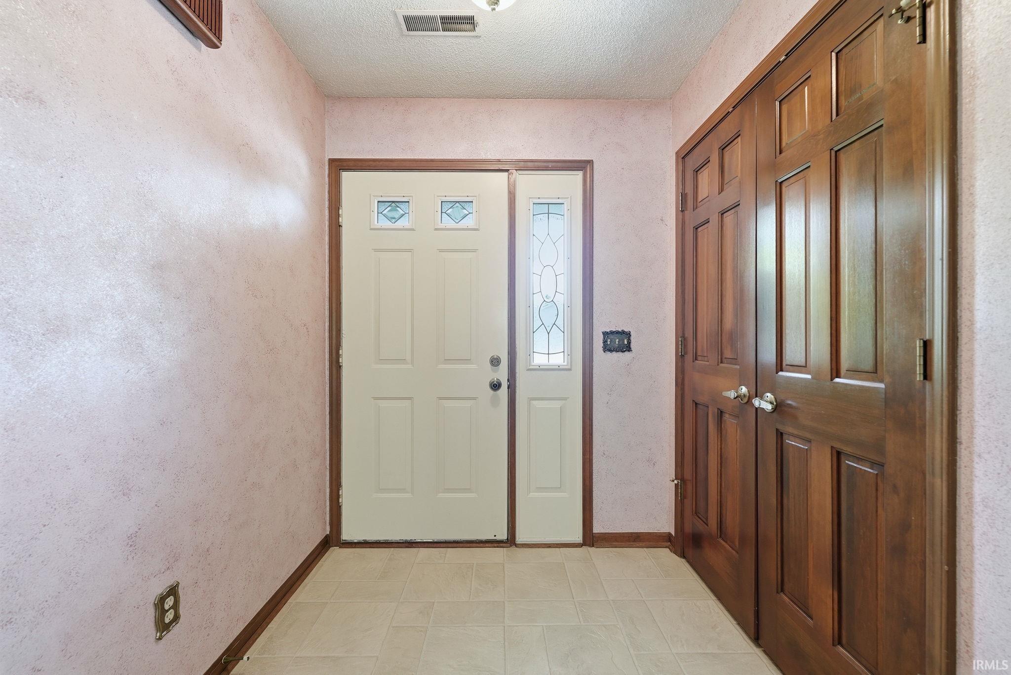 Photo 3 of 4909 Clovedale Drive