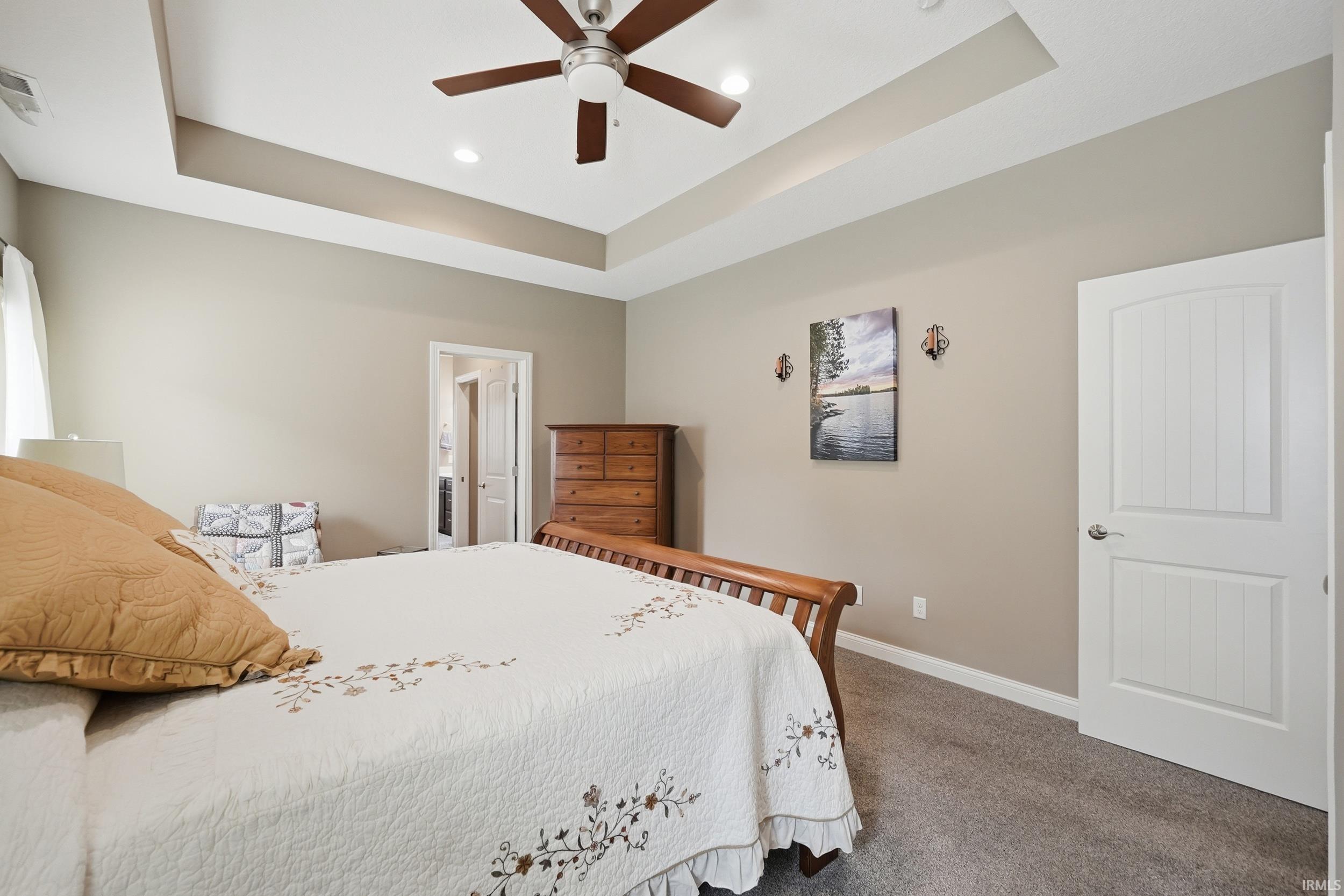 Tray ceiling with recessed lighting and ceiling fan