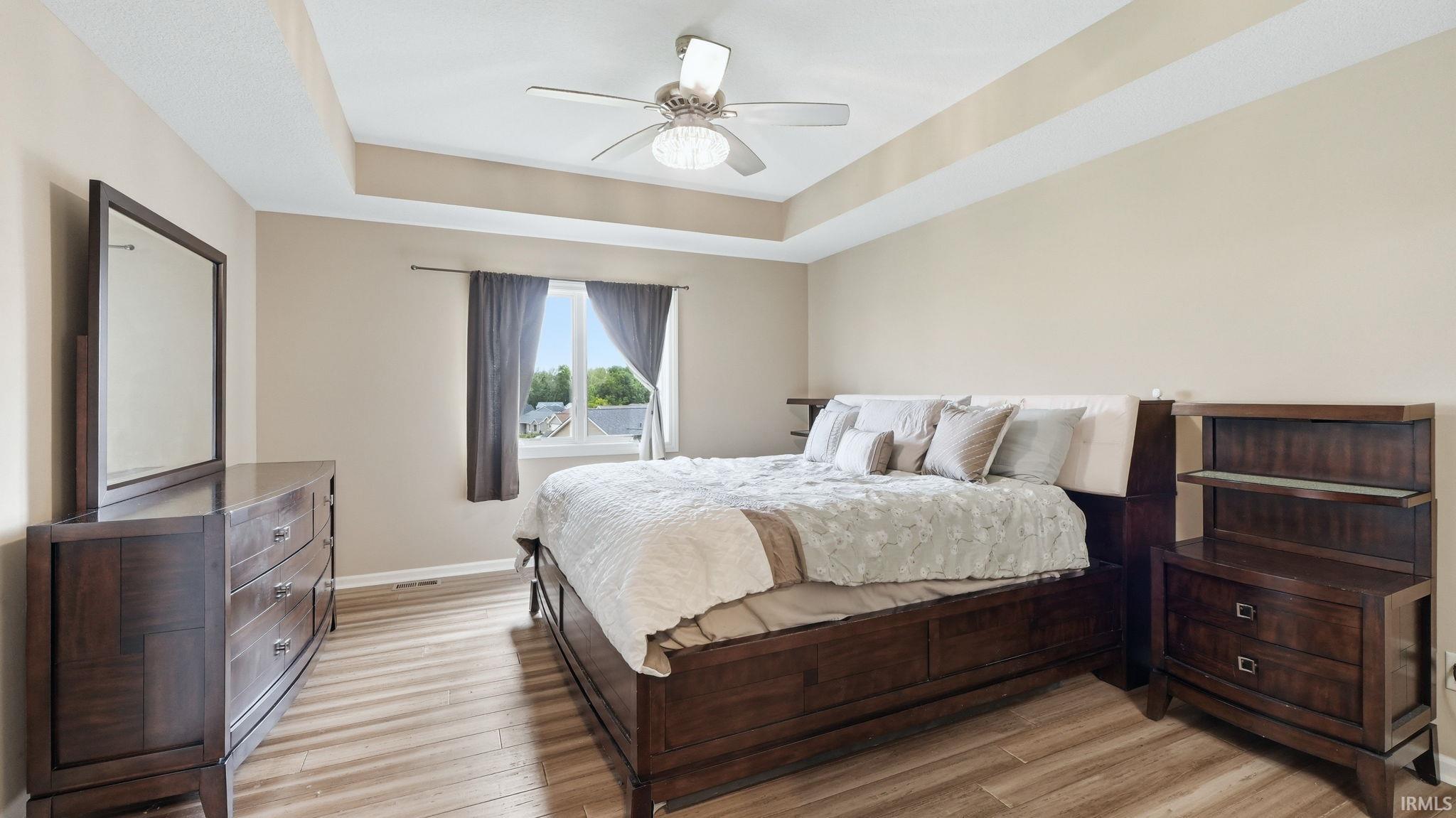 Tray ceiling with a ceiling fan light fixture