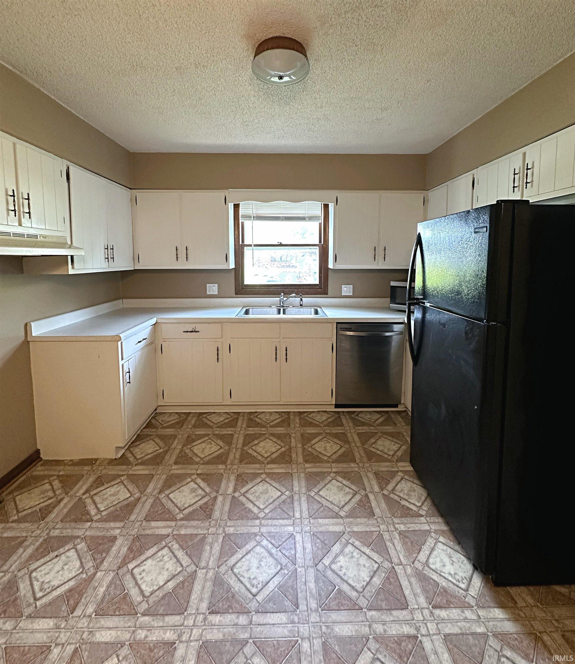 5th image of 1412 E Poplar St, Petersburg, IN 47567 | MLS# 202621357