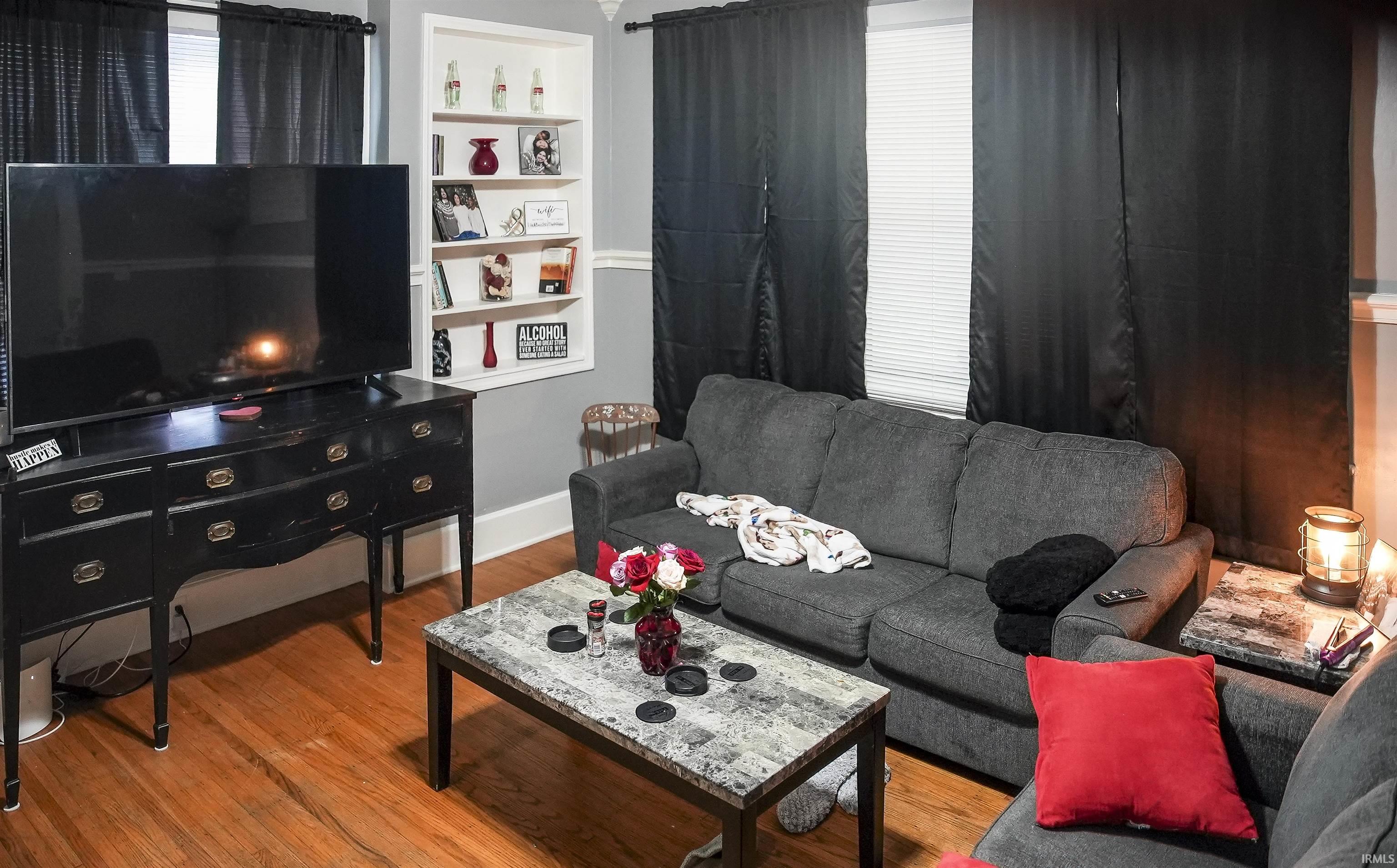 Photo 3 of 1332 W Washington Boulevard