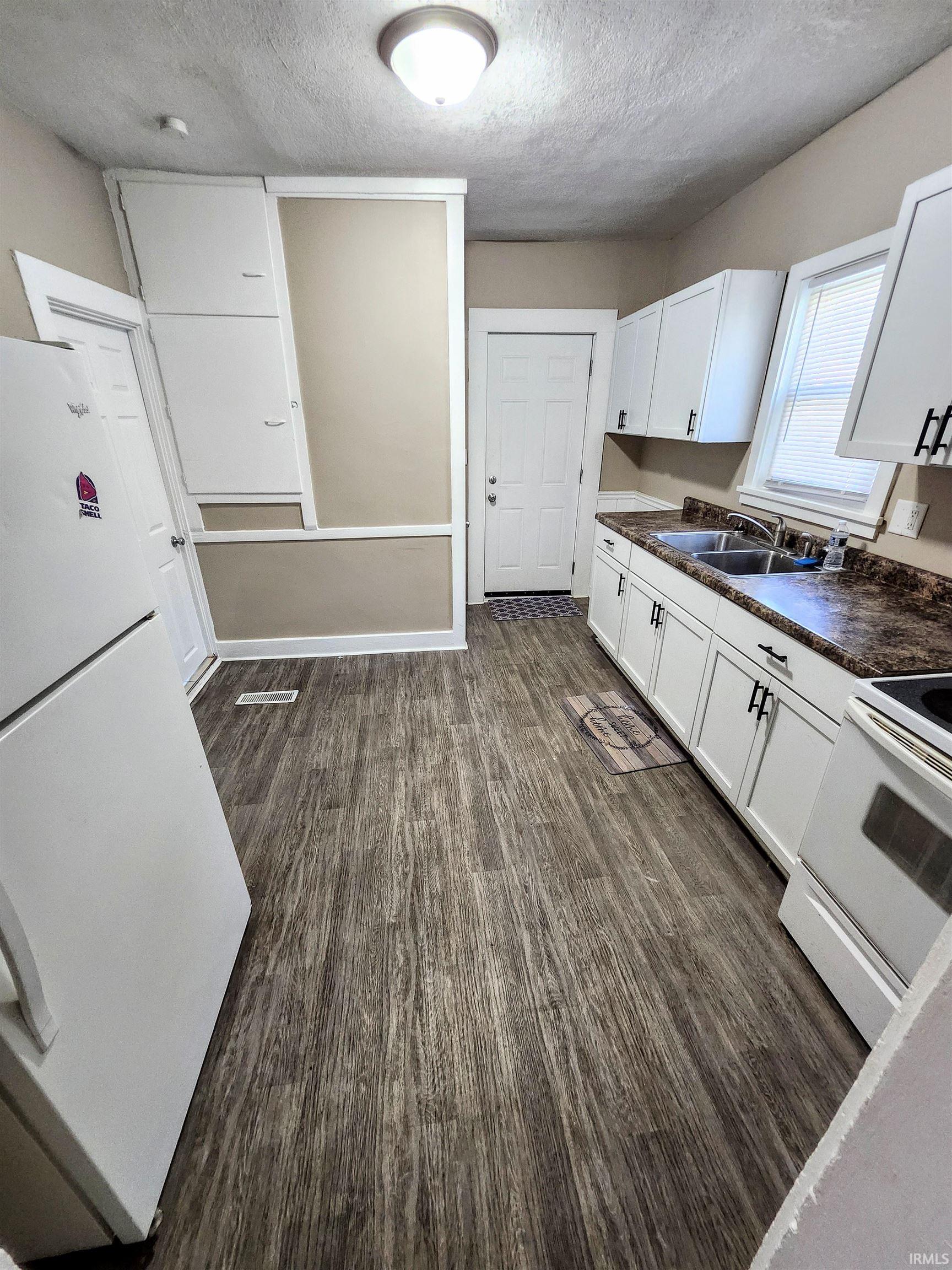 Photo 10 of 436 E Taber Street