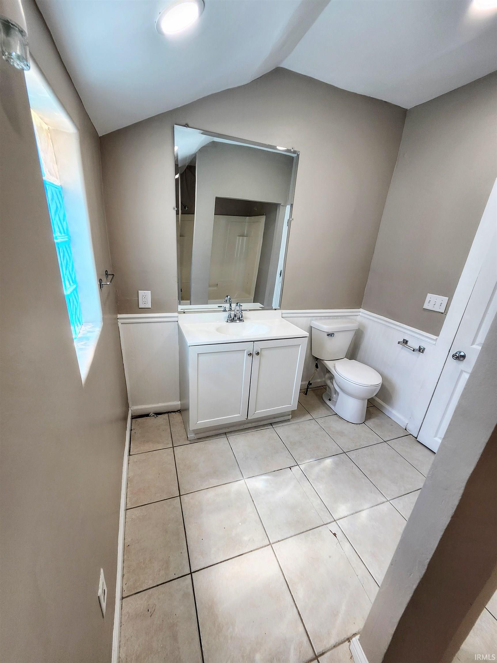 Photo 11 of 436 E Taber Street