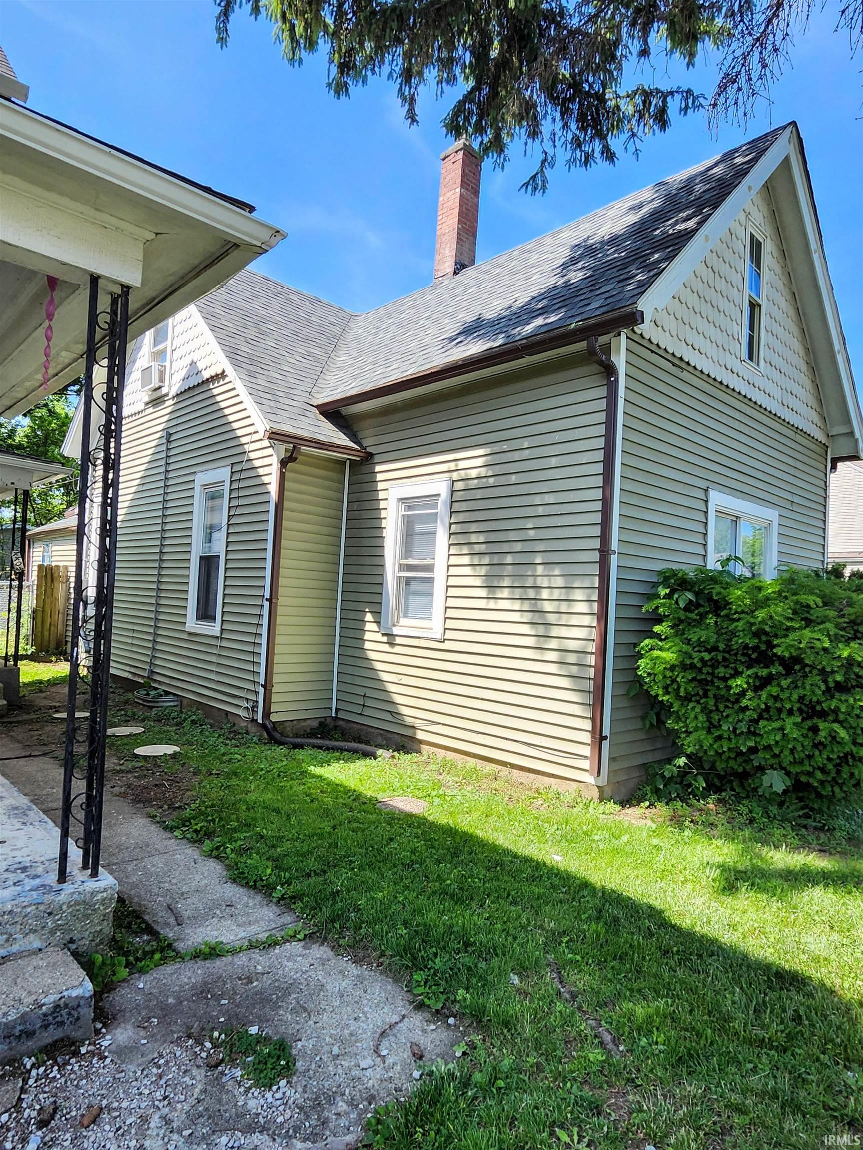 Photo 2 of 436 E Taber Street