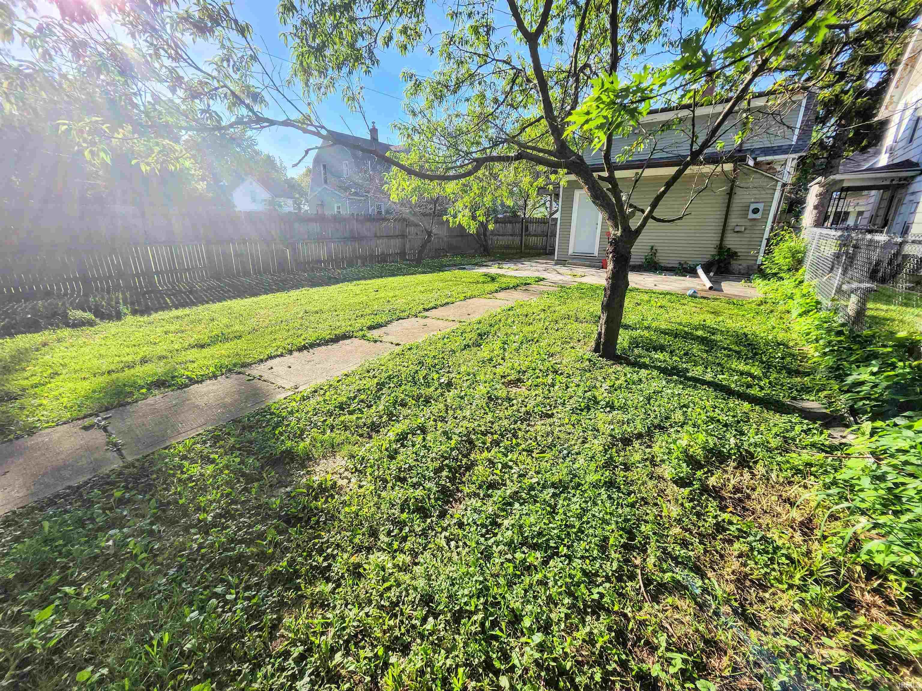 Photo 3 of 436 E Taber Street