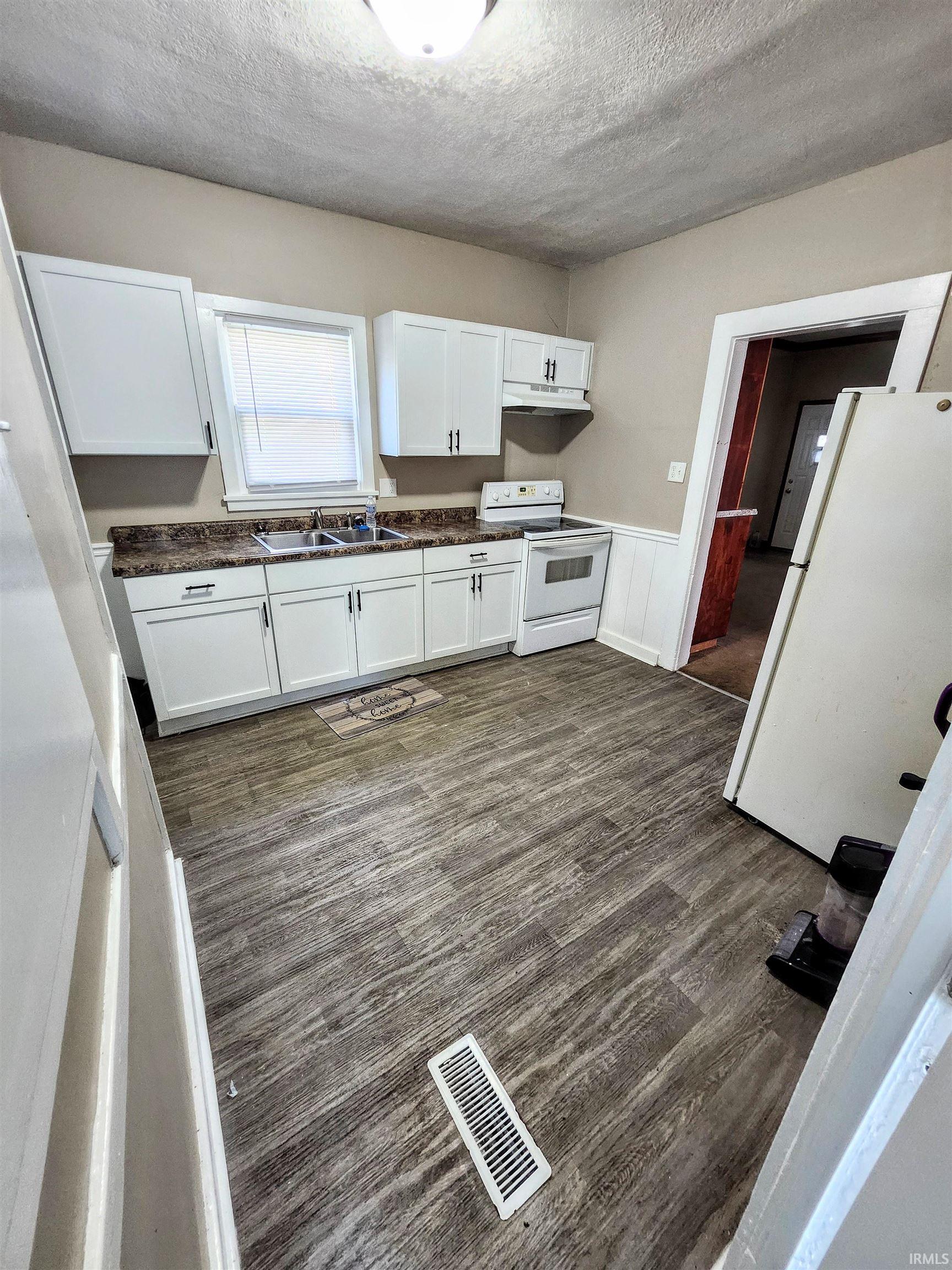 Photo 9 of 436 E Taber Street