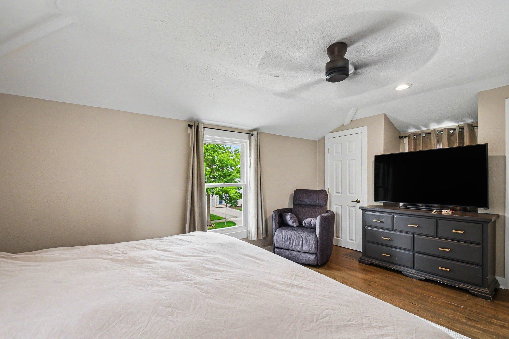 Bedroom featuring wood-finish flooring, a ceiling fan, and recessed lighting