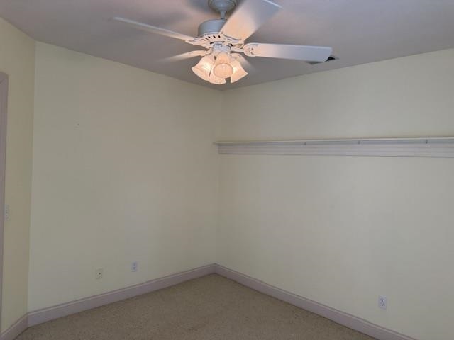 Ceiling fan with integrated lighting