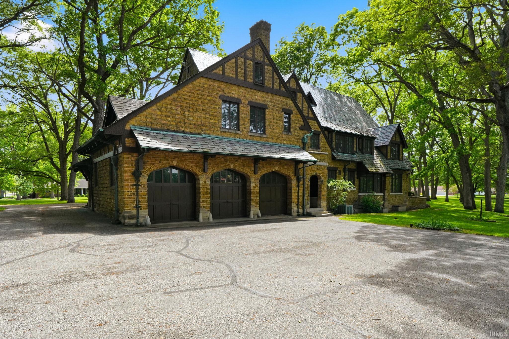 Photo 7 of 300 W 7th Street