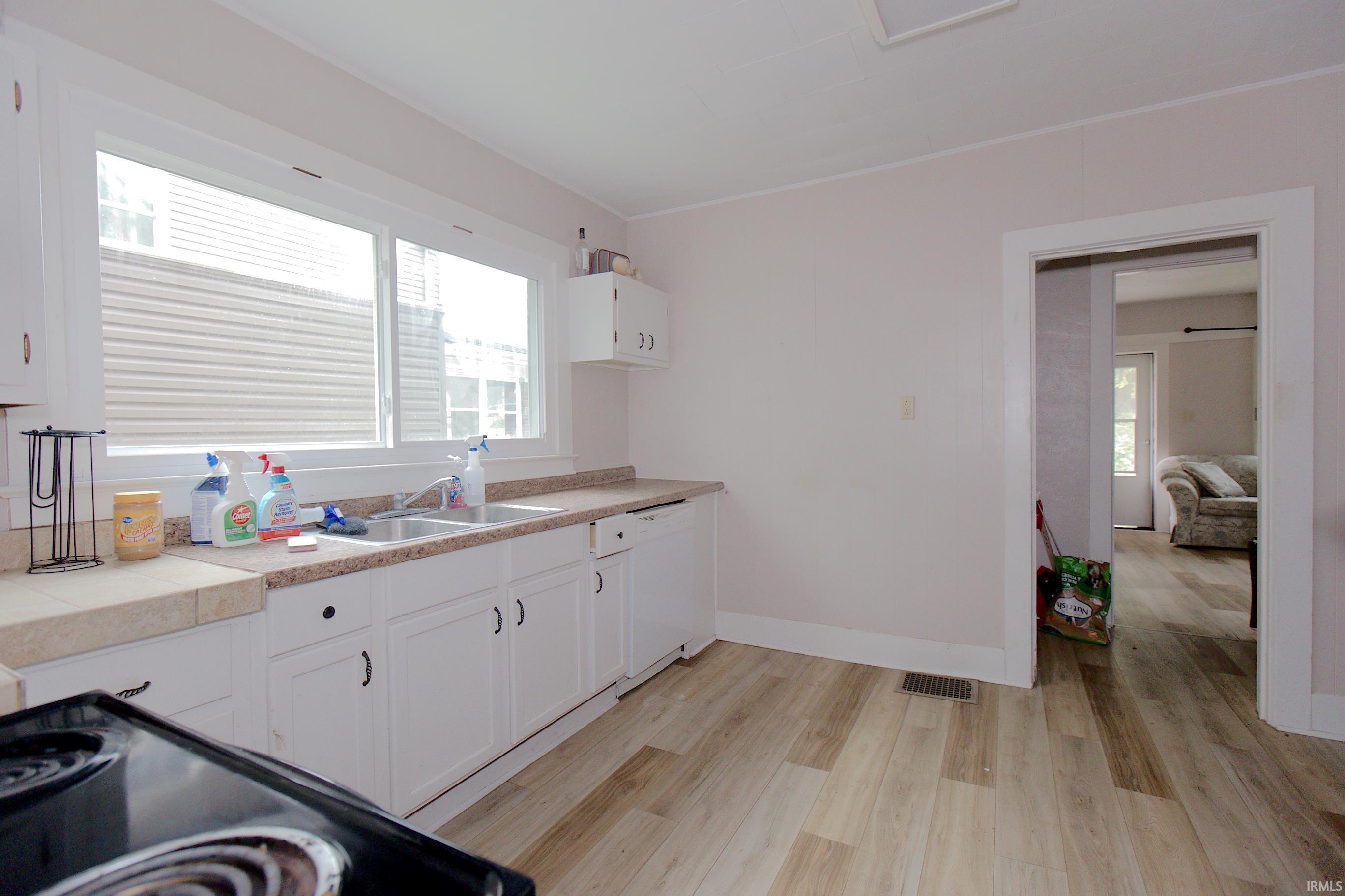 Photo 10 of 607 E Tipton Street