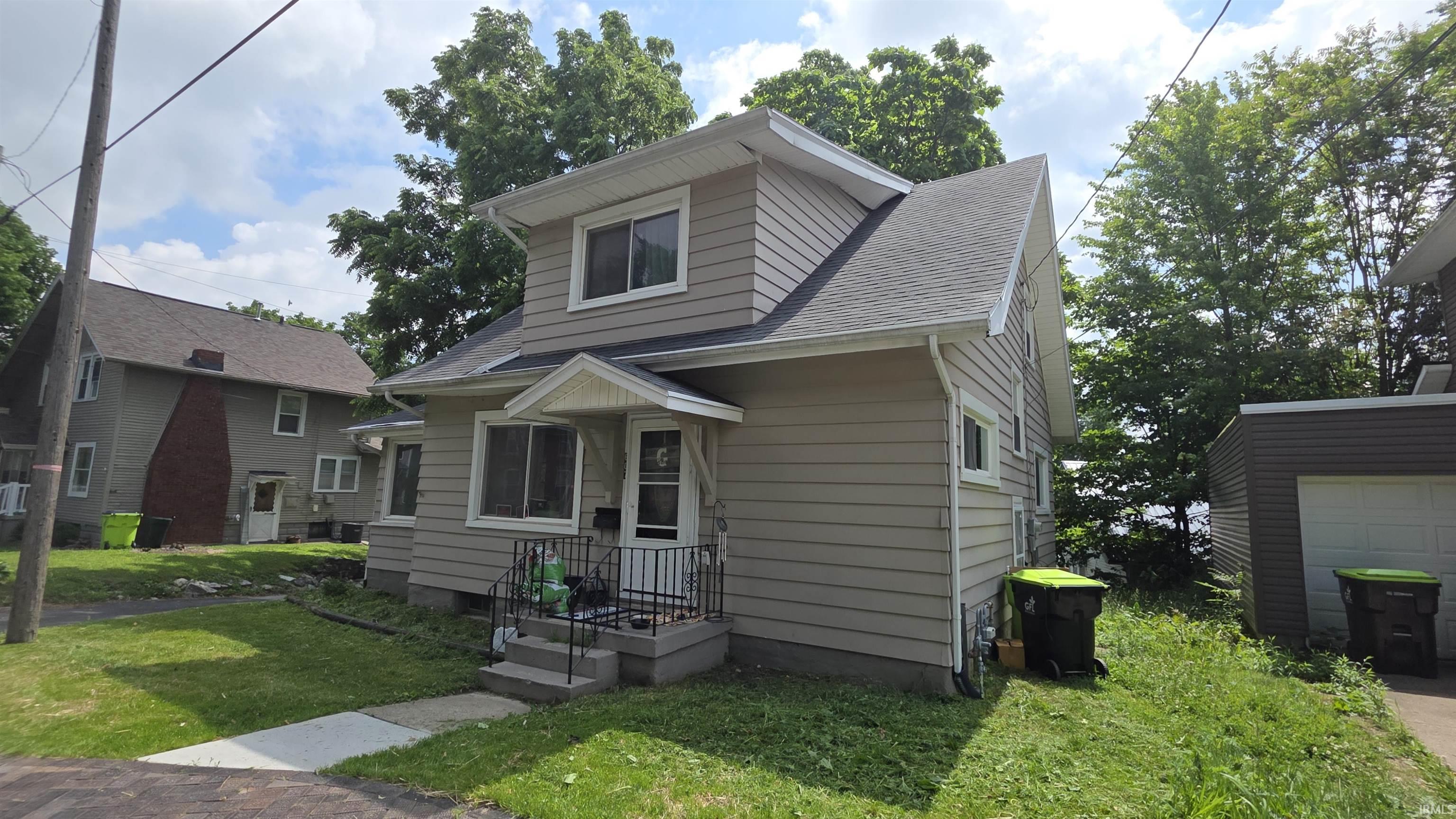 Photo 2 of 607 E Tipton Street