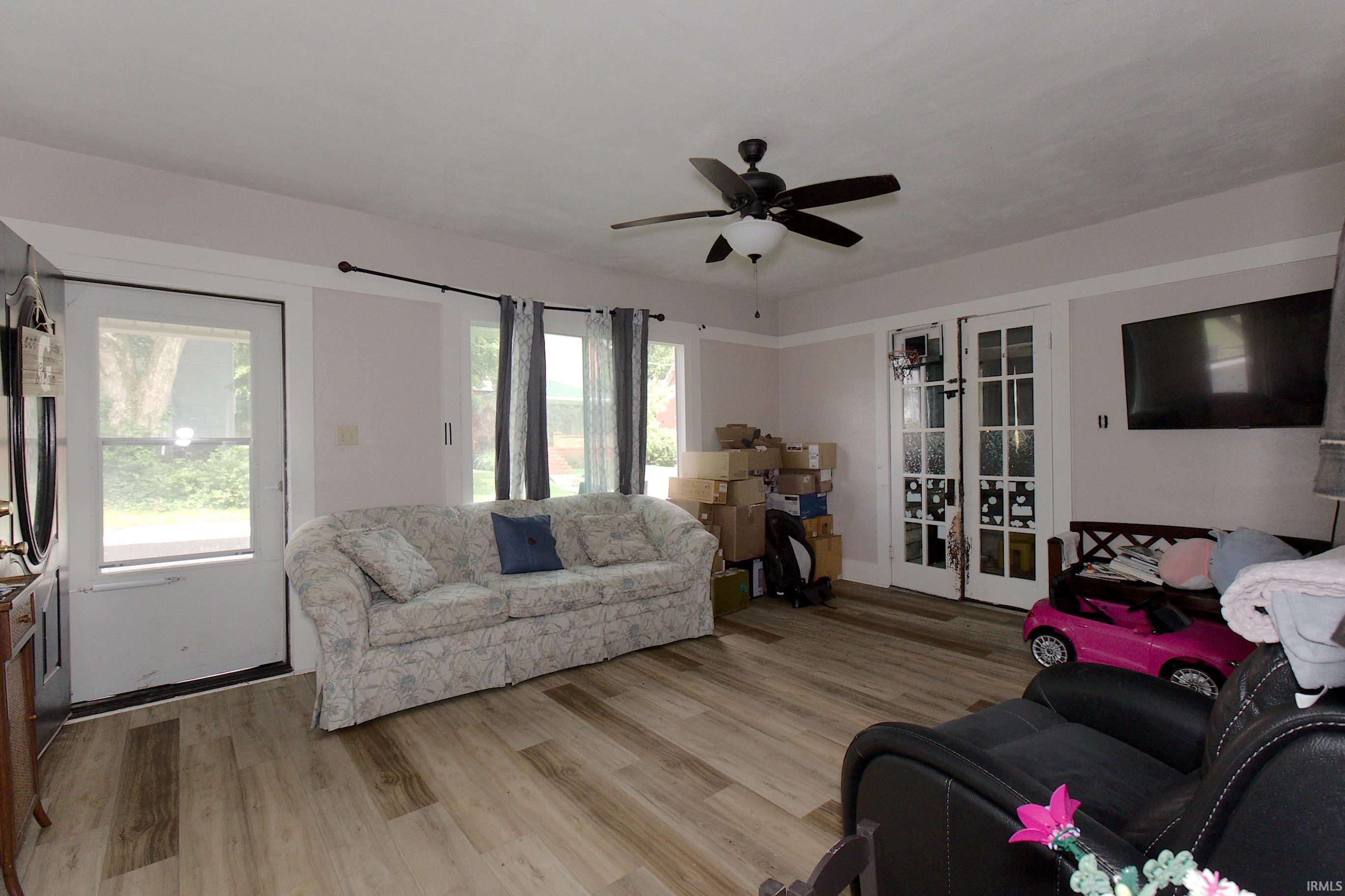 Photo 4 of 607 E Tipton Street