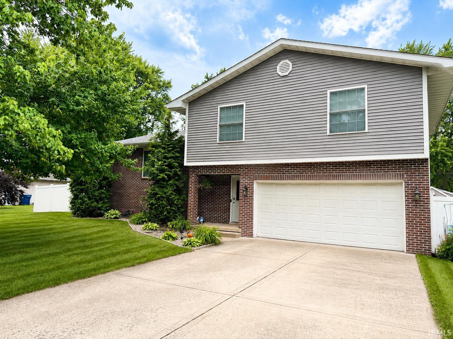 Homes for sale in De Motte, IN | 1604 Hickory St, De Motte, IN 46310 | MLS# 202622758