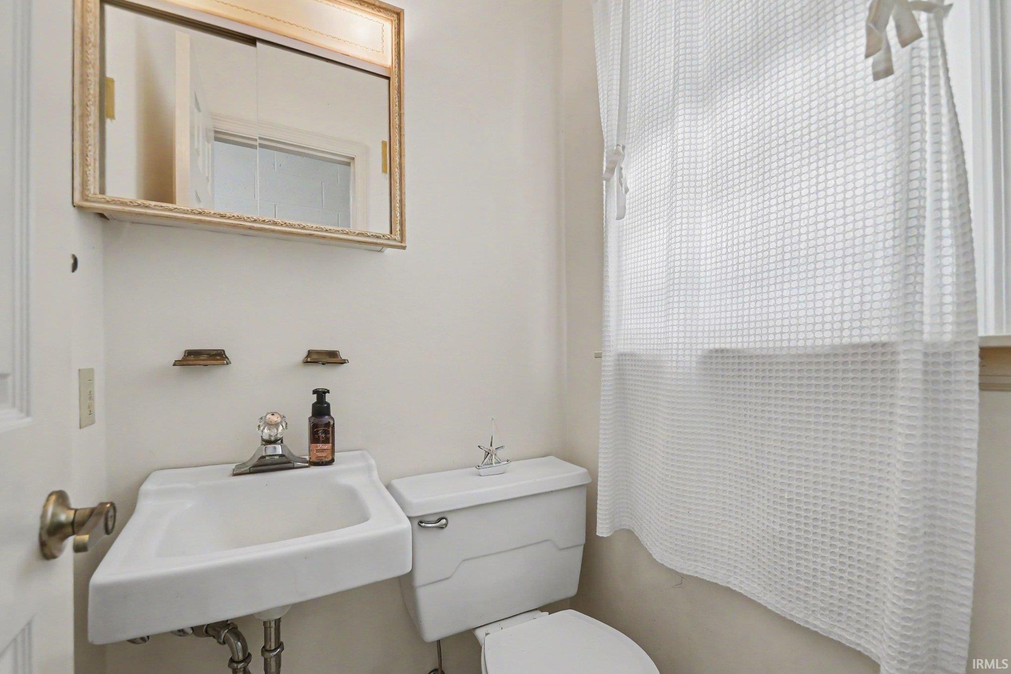 Main Floor 1/2 Bath