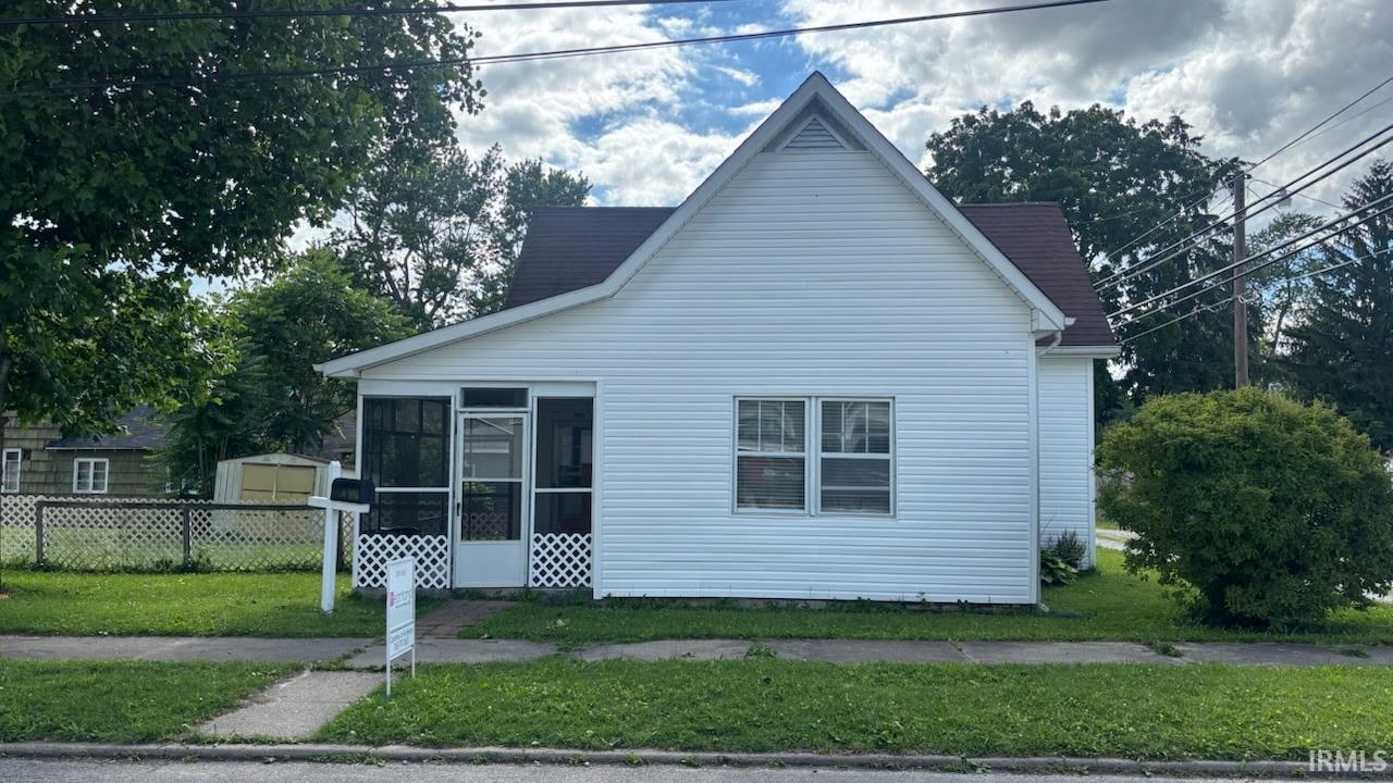 Homes for sale in Elwood, IN | 214 S 10th St, Elwood, IN 46036 | MLS# 202623483