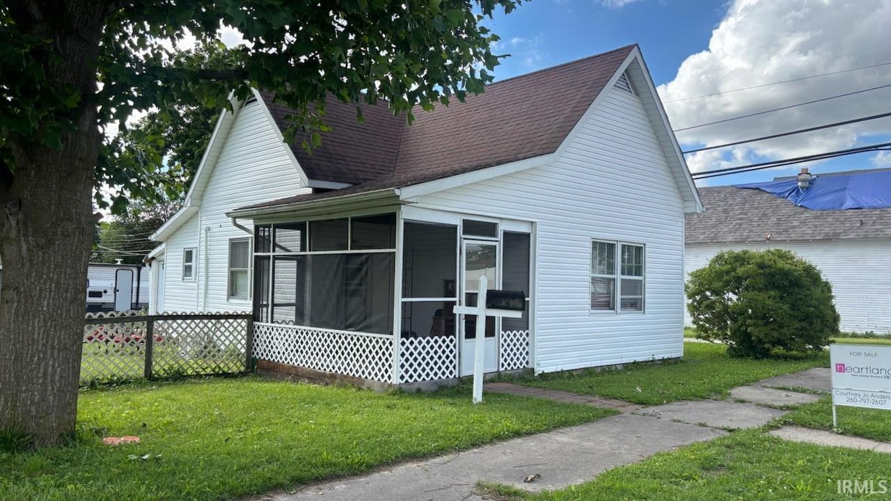 Homes for sale in Elwood, IN | 214 S 10th St, Elwood, IN 46036 | MLS# 202623483