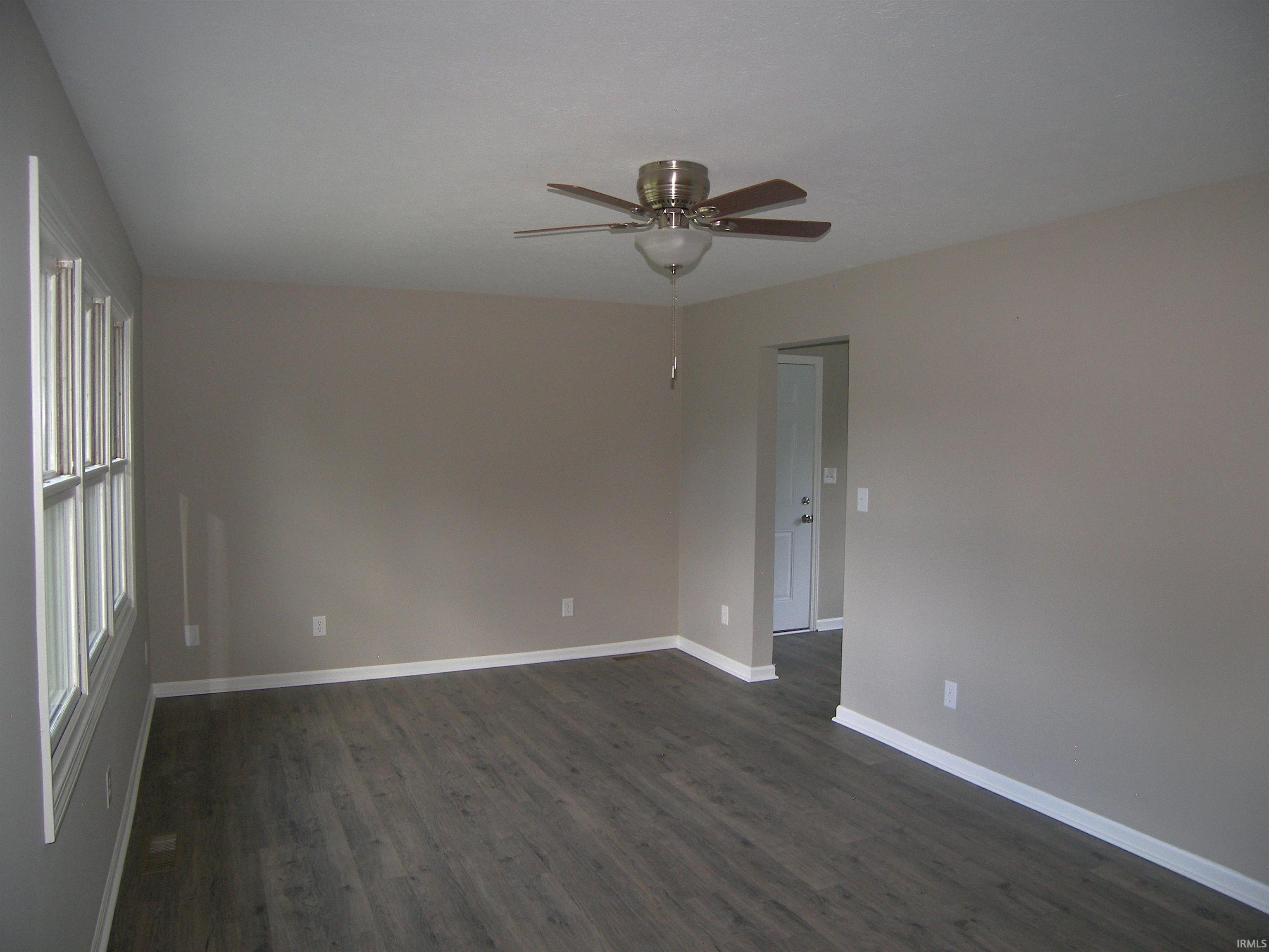 Photo 10 of 402 W Pickwick Drive