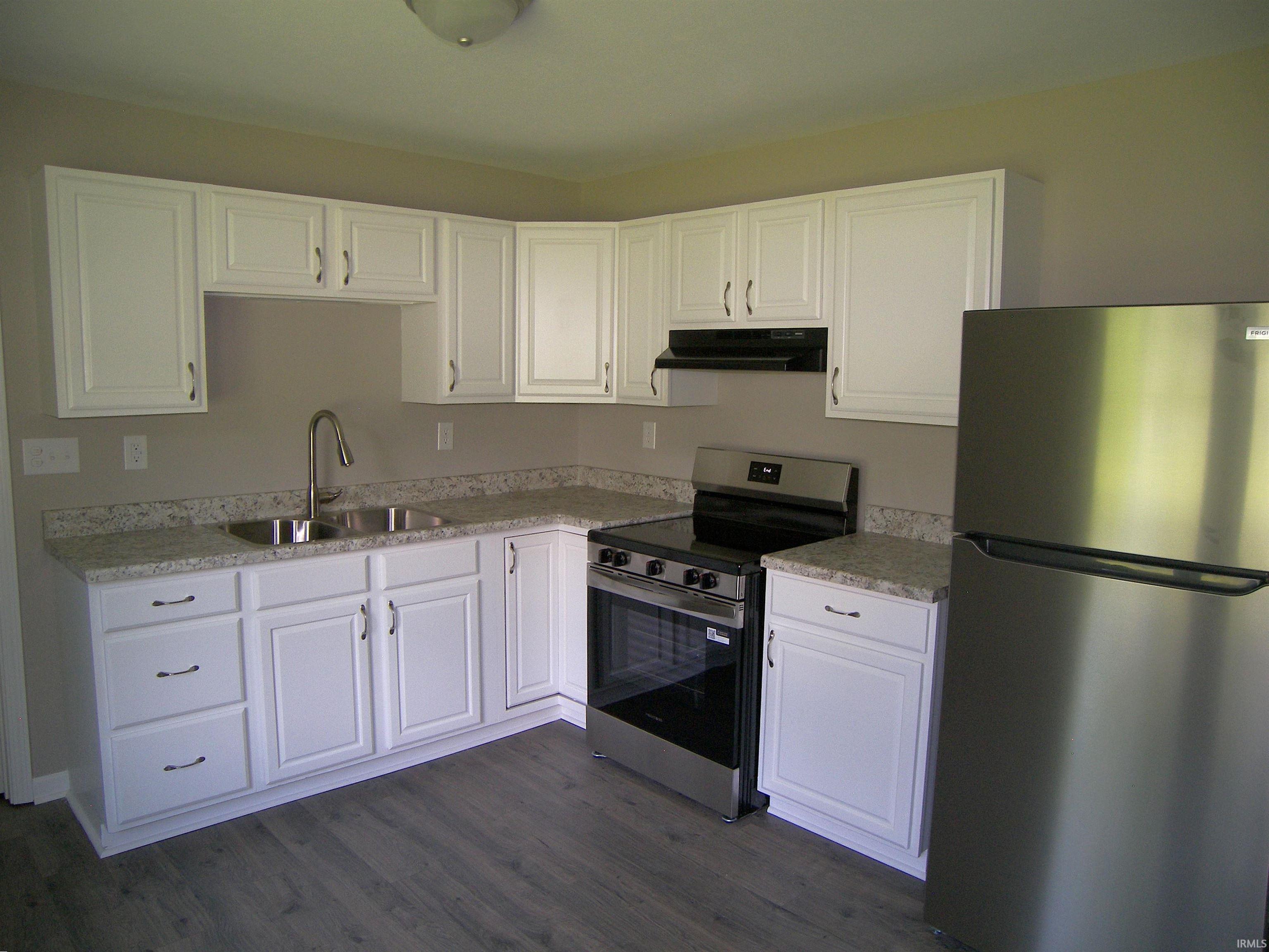 Photo 14 of 402 W Pickwick Drive
