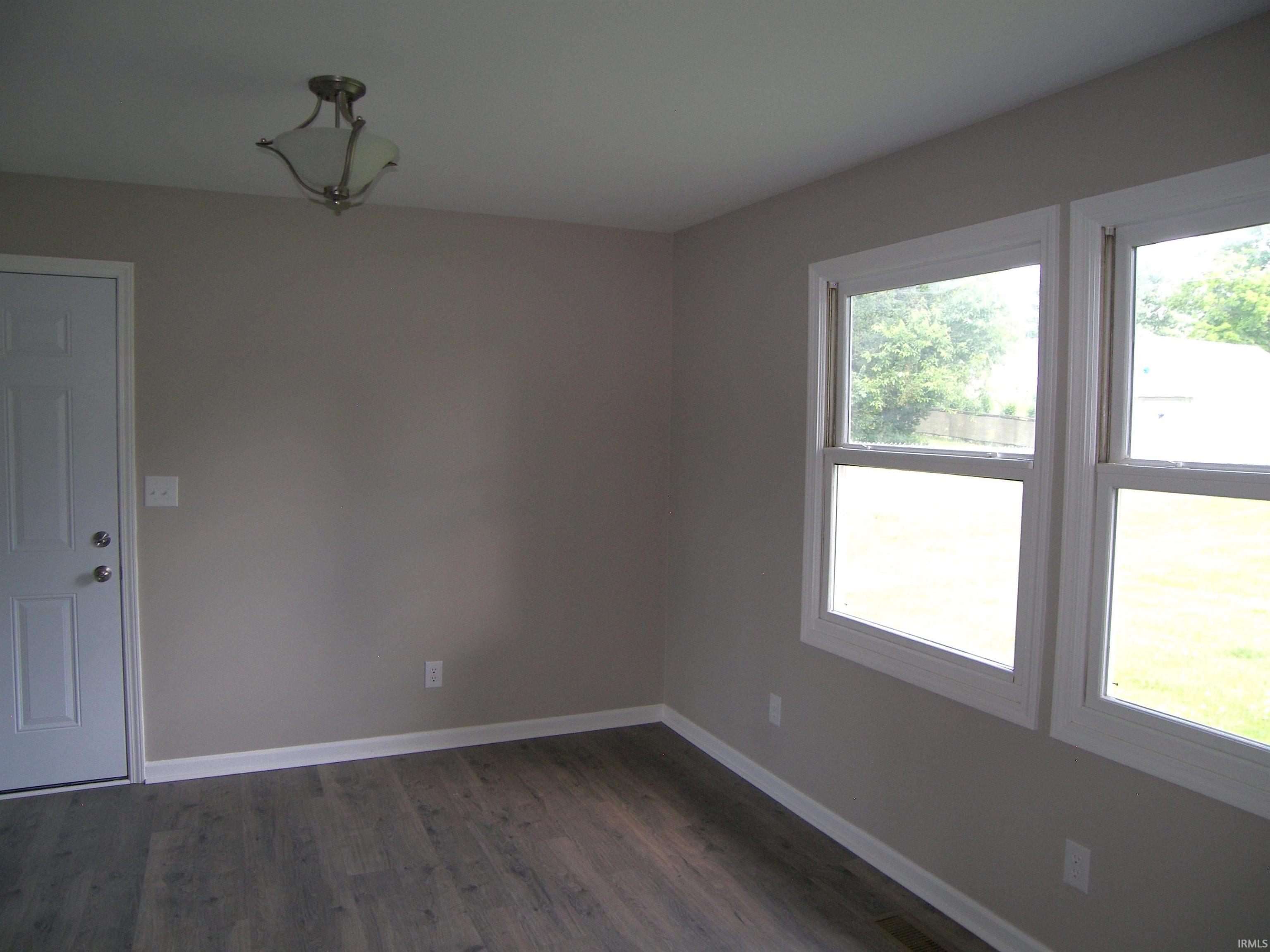 Photo 17 of 402 W Pickwick Drive