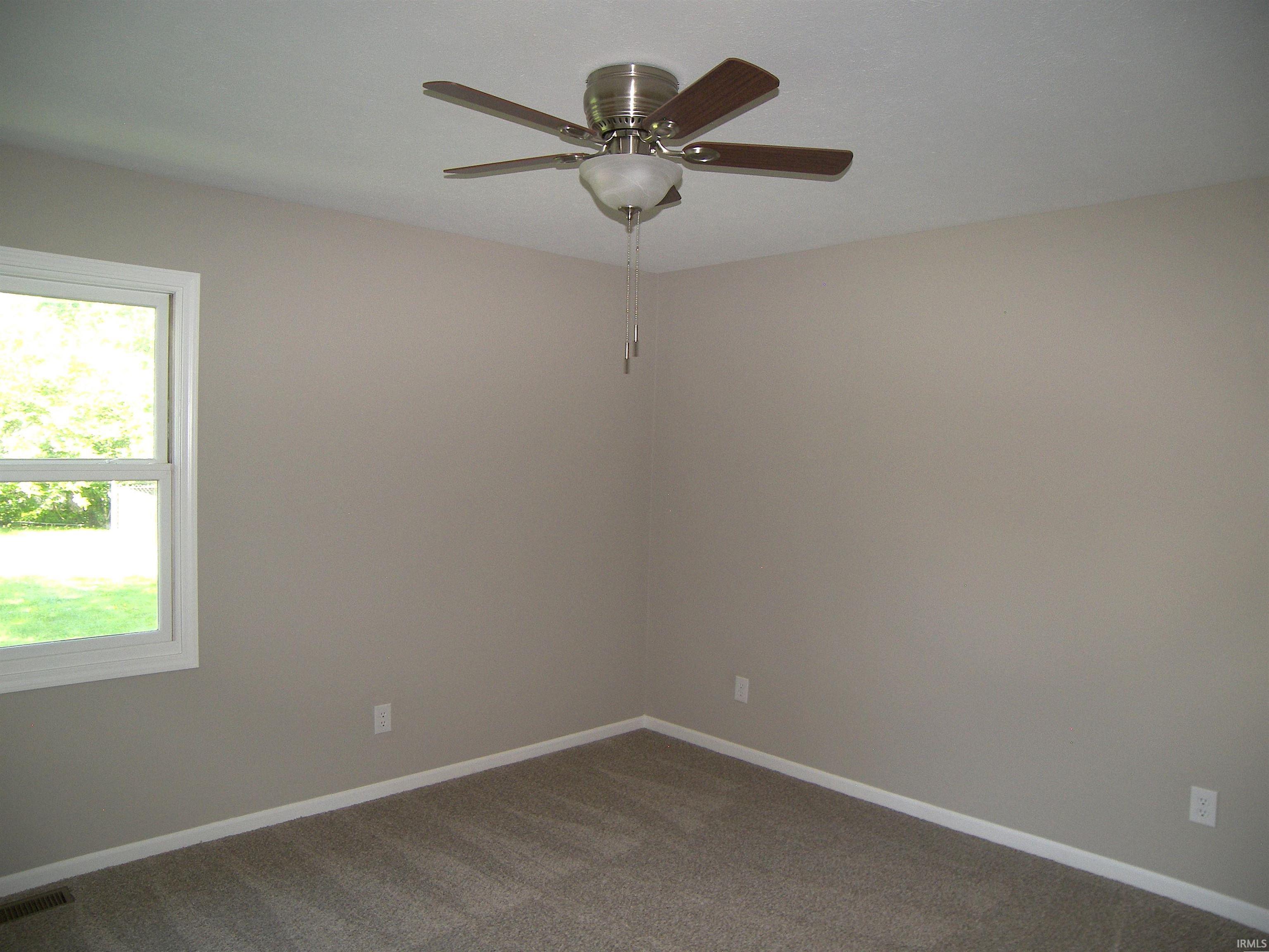 Photo 18 of 402 W Pickwick Drive