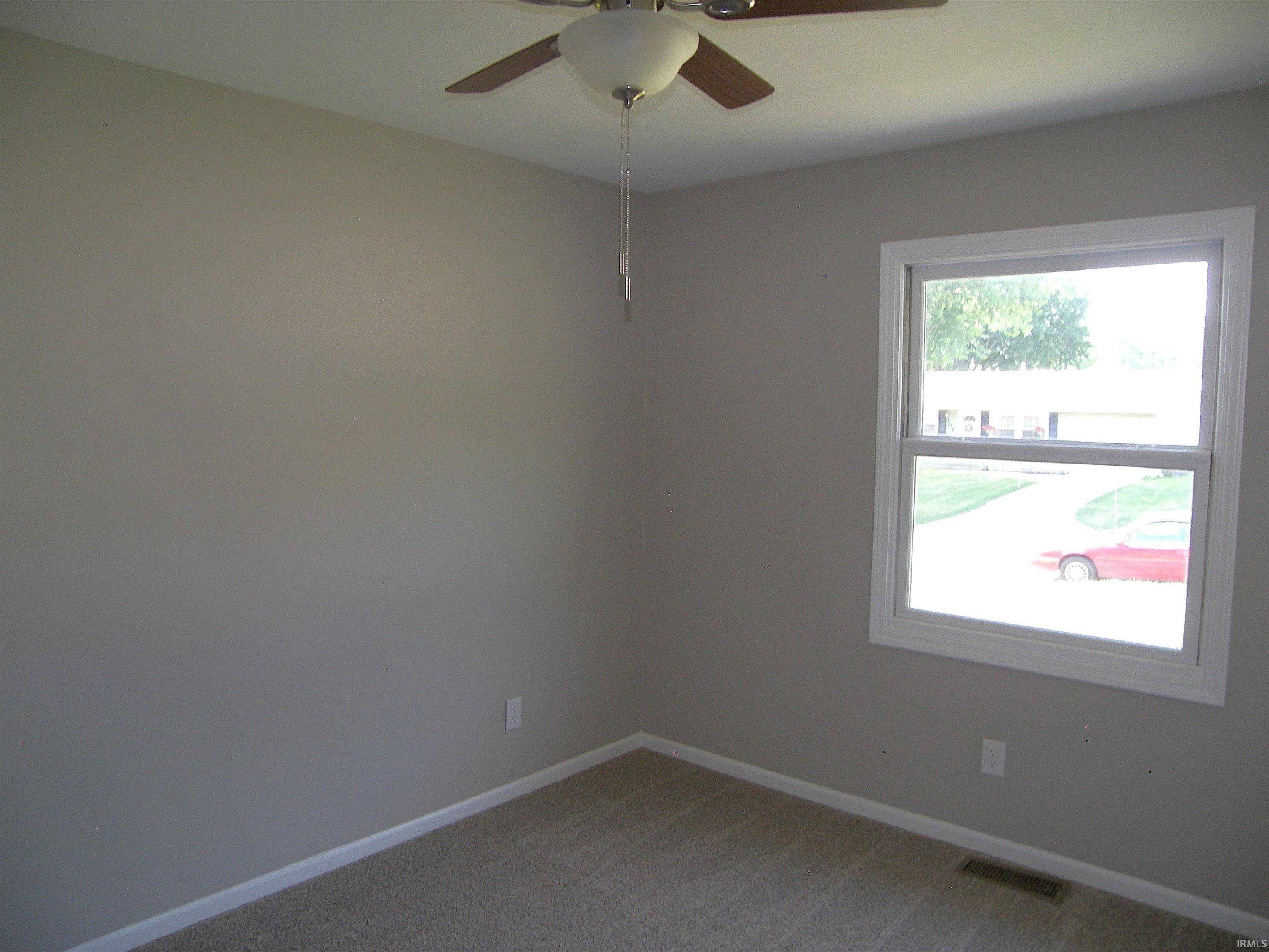 Photo 23 of 402 W Pickwick Drive