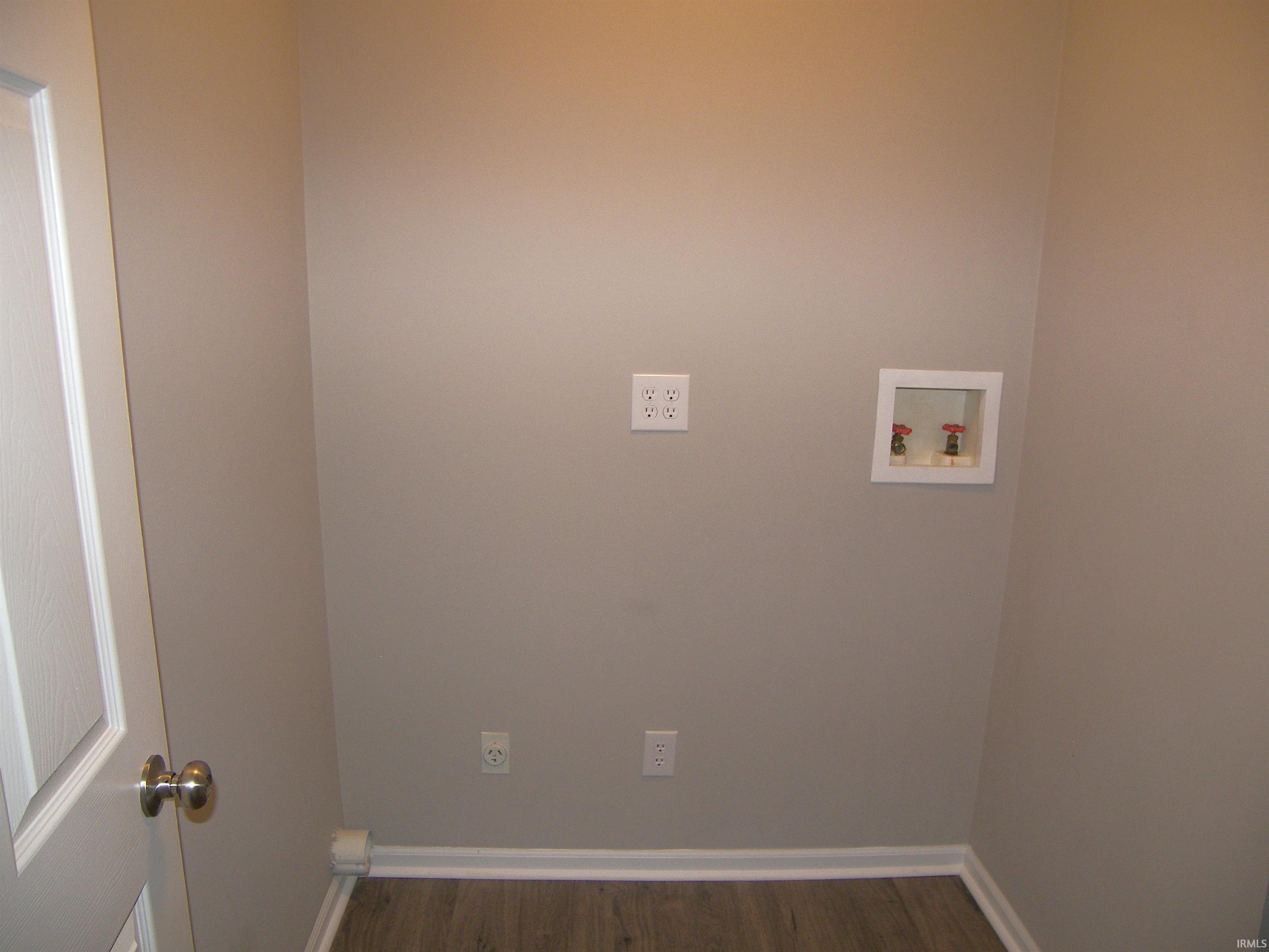 Photo 32 of 402 W Pickwick Drive