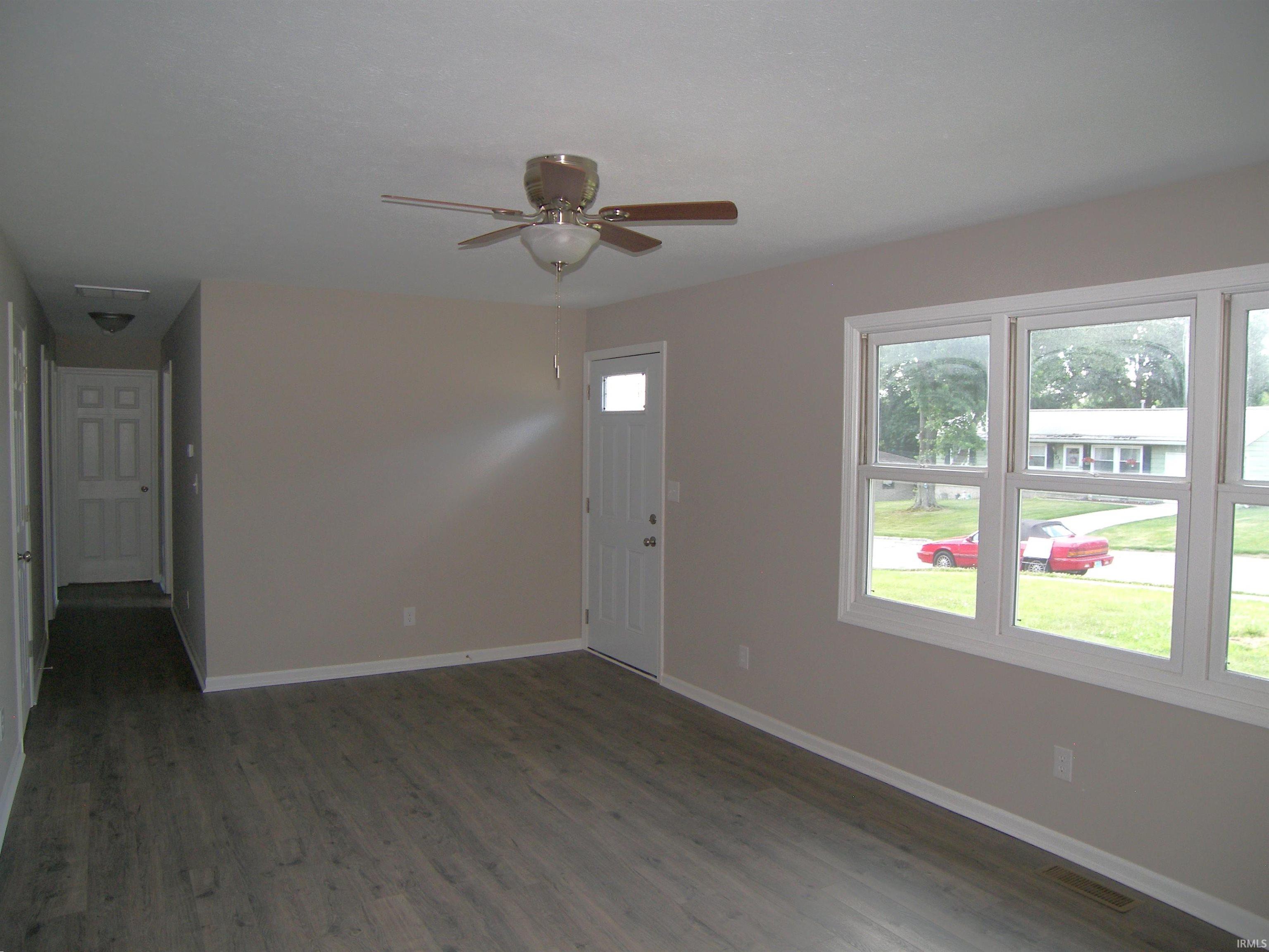 Photo 8 of 402 W Pickwick Drive