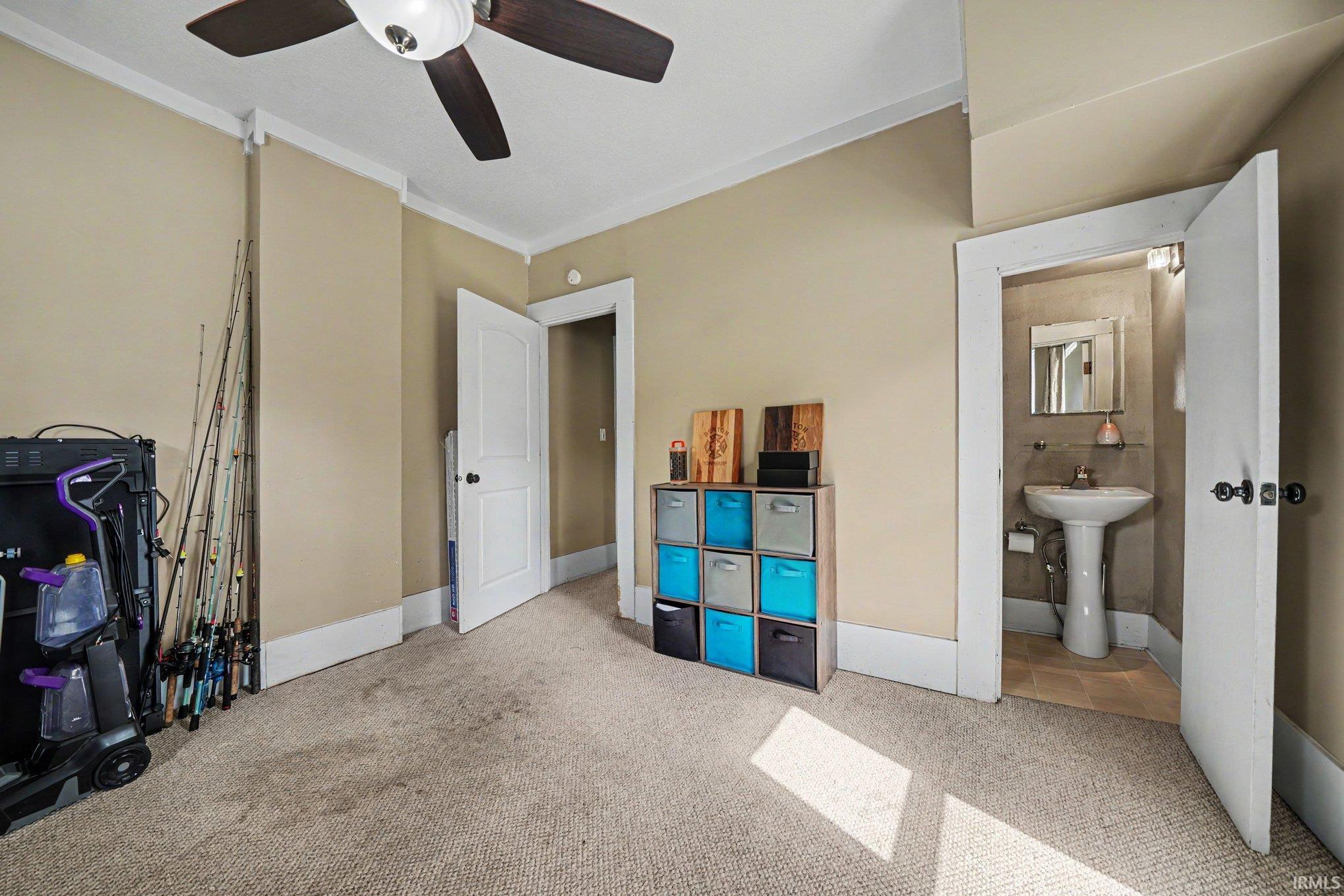 Photo 8 of 1031 N Huntington Street