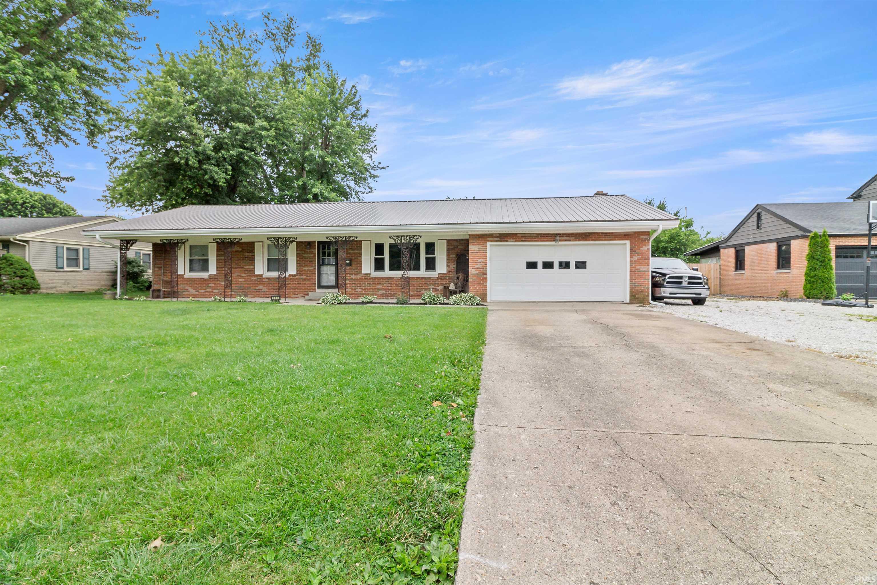 34th image of 210 E North E St, Gas City, IN 46933 | MLS# 202624342