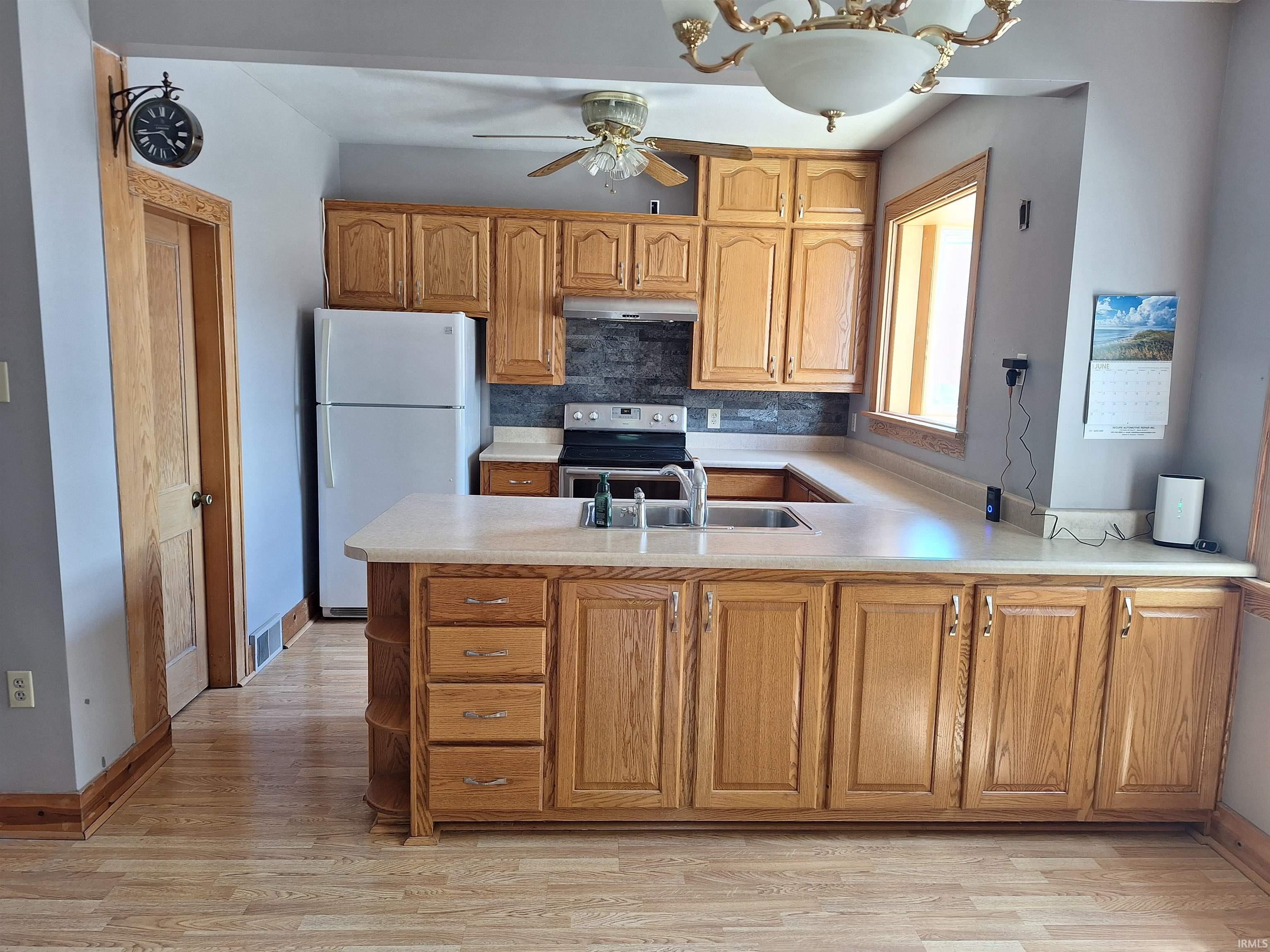 Photo 8 of 218 Dearborn Street