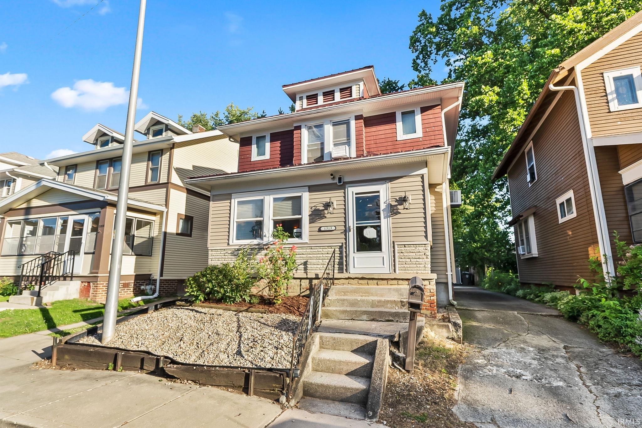 Photo 2 of 1319 W Wildwood Avenue