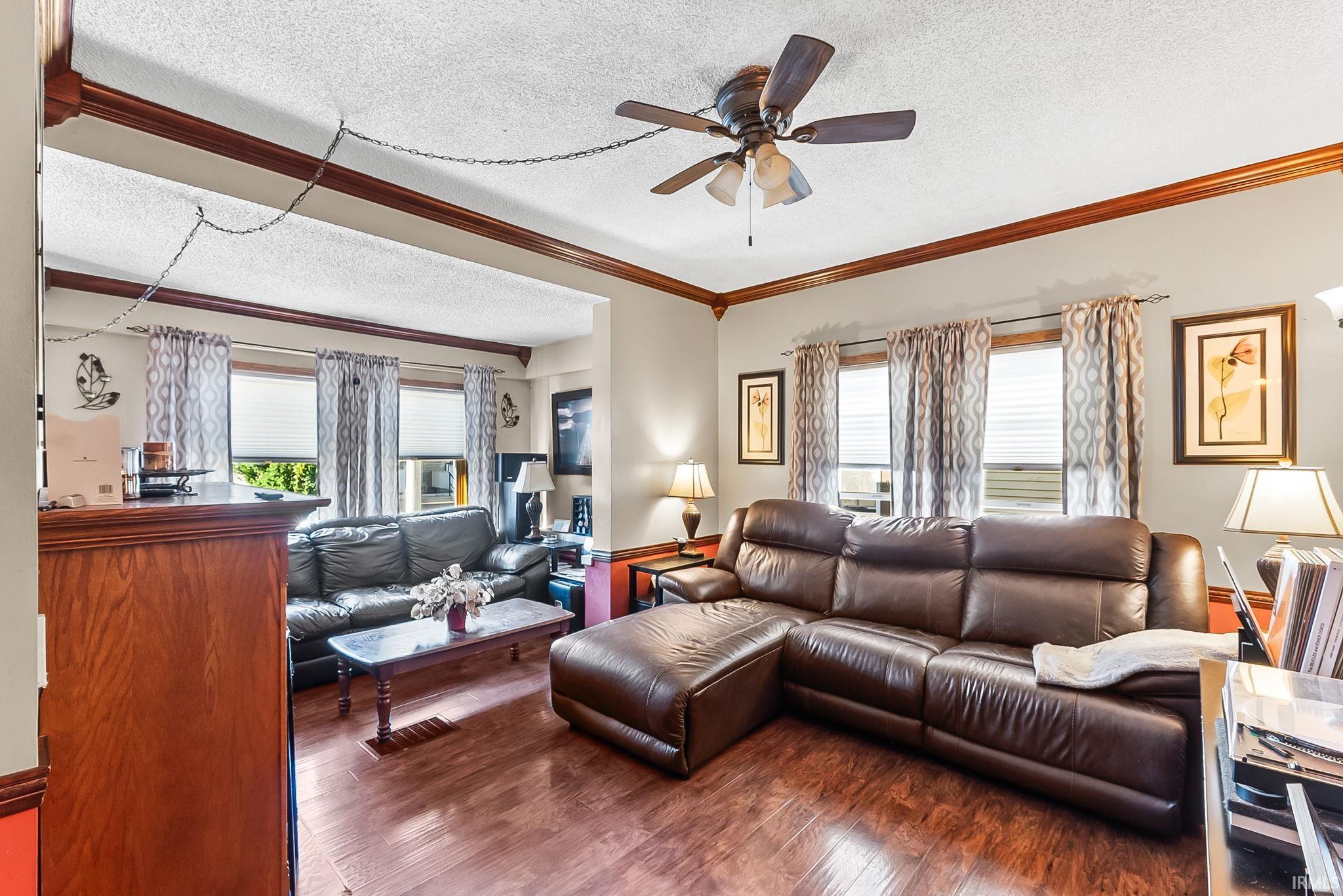Photo 3 of 1319 W Wildwood Avenue