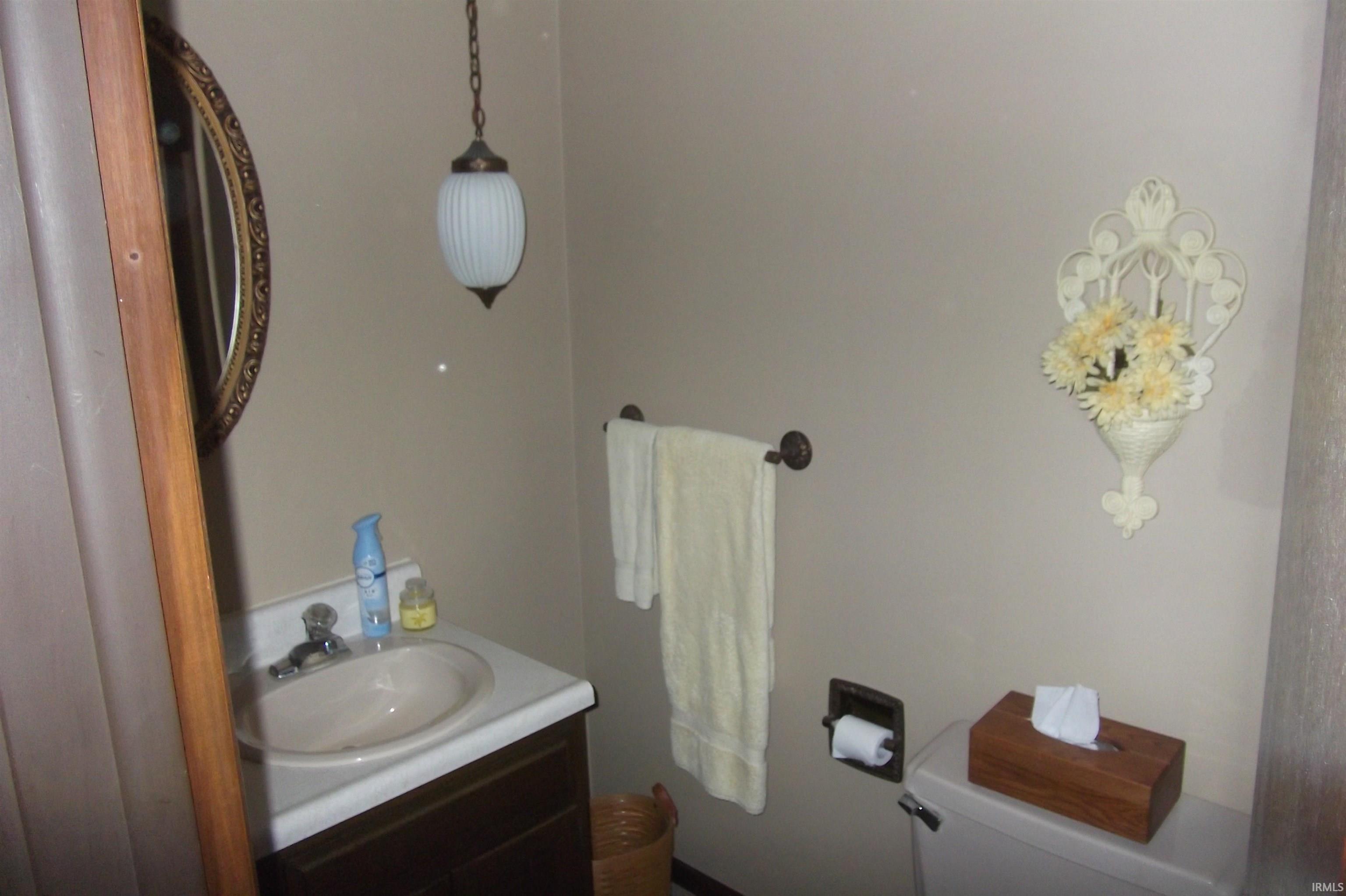 Photo 8 of 4565 E 100 N