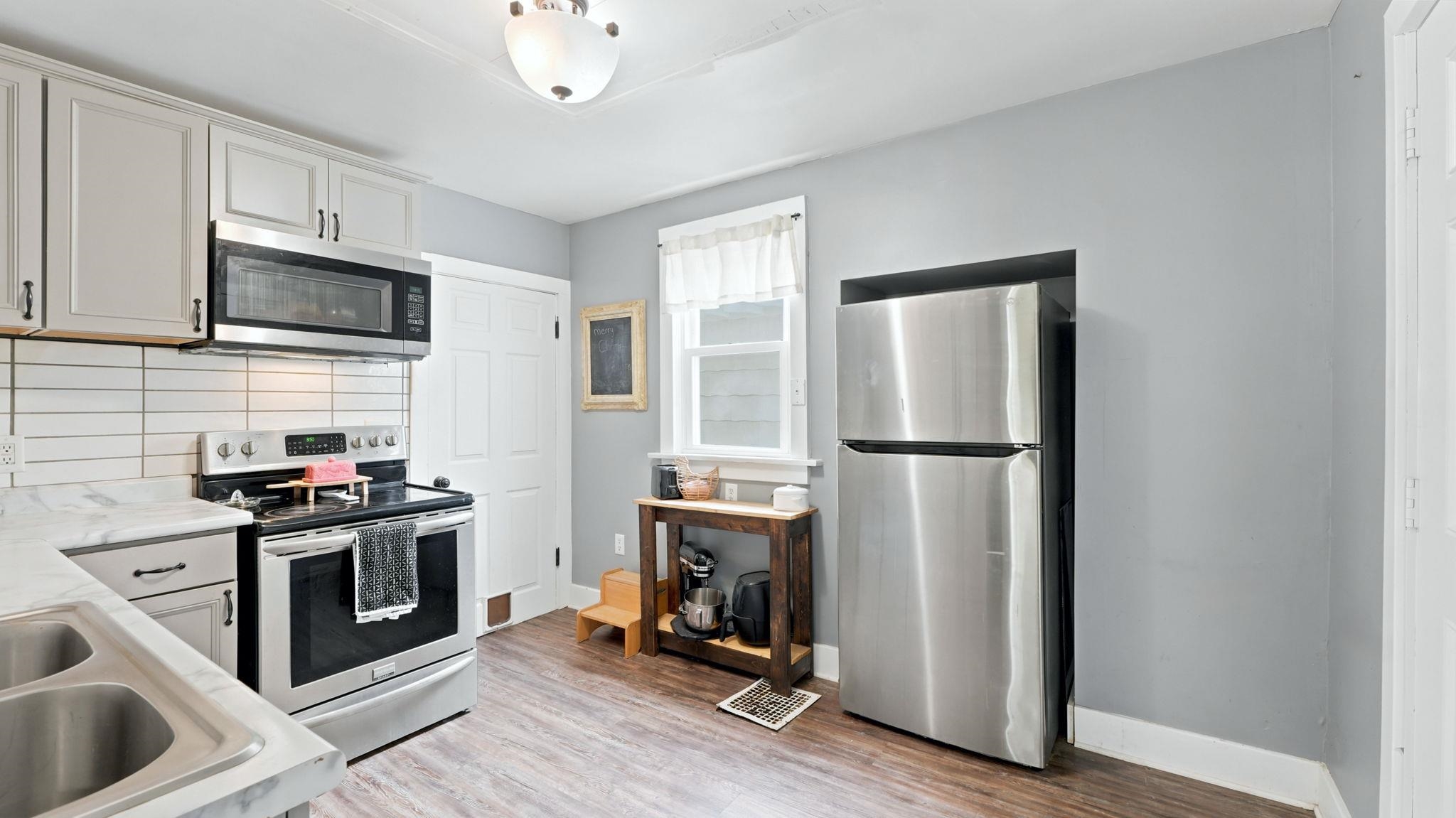 Photo 14 of 424 W Packard Avenue