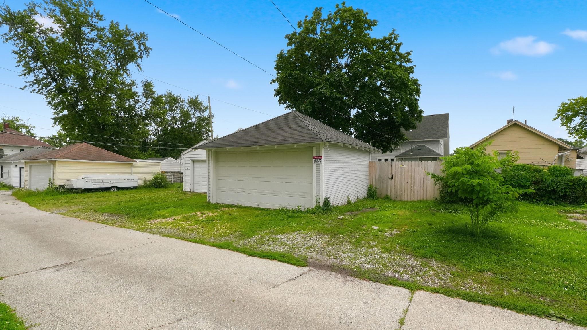 Photo 31 of 424 W Packard Avenue
