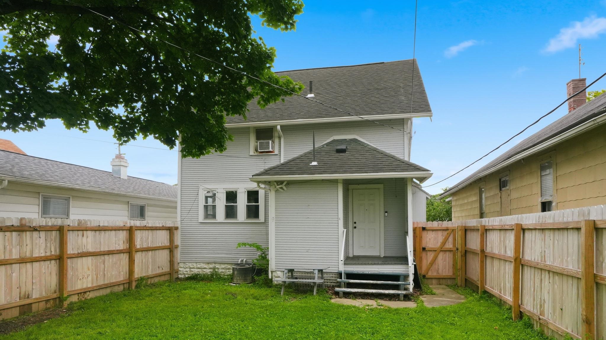 Photo 32 of 424 W Packard Avenue