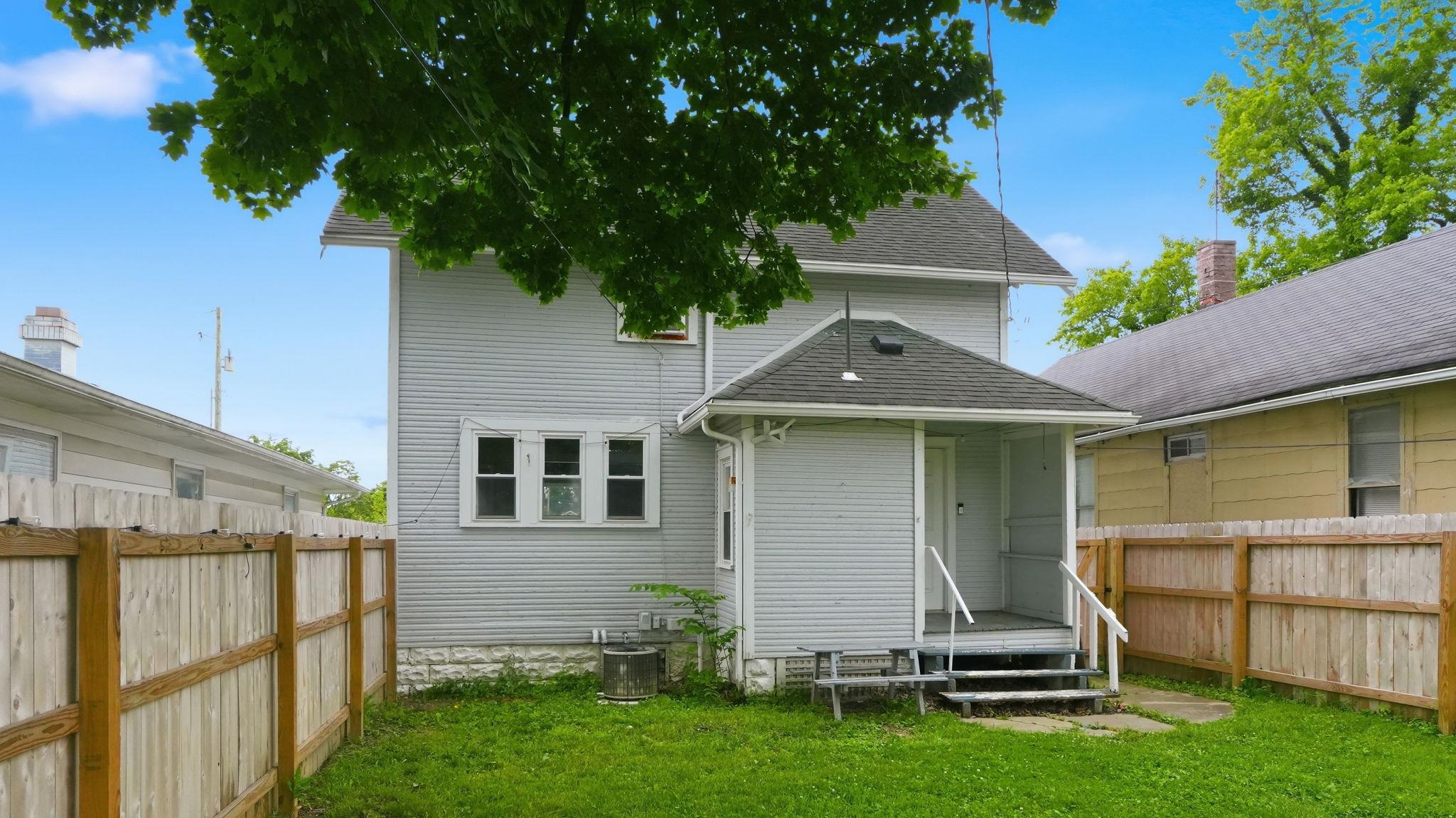Photo 33 of 424 W Packard Avenue