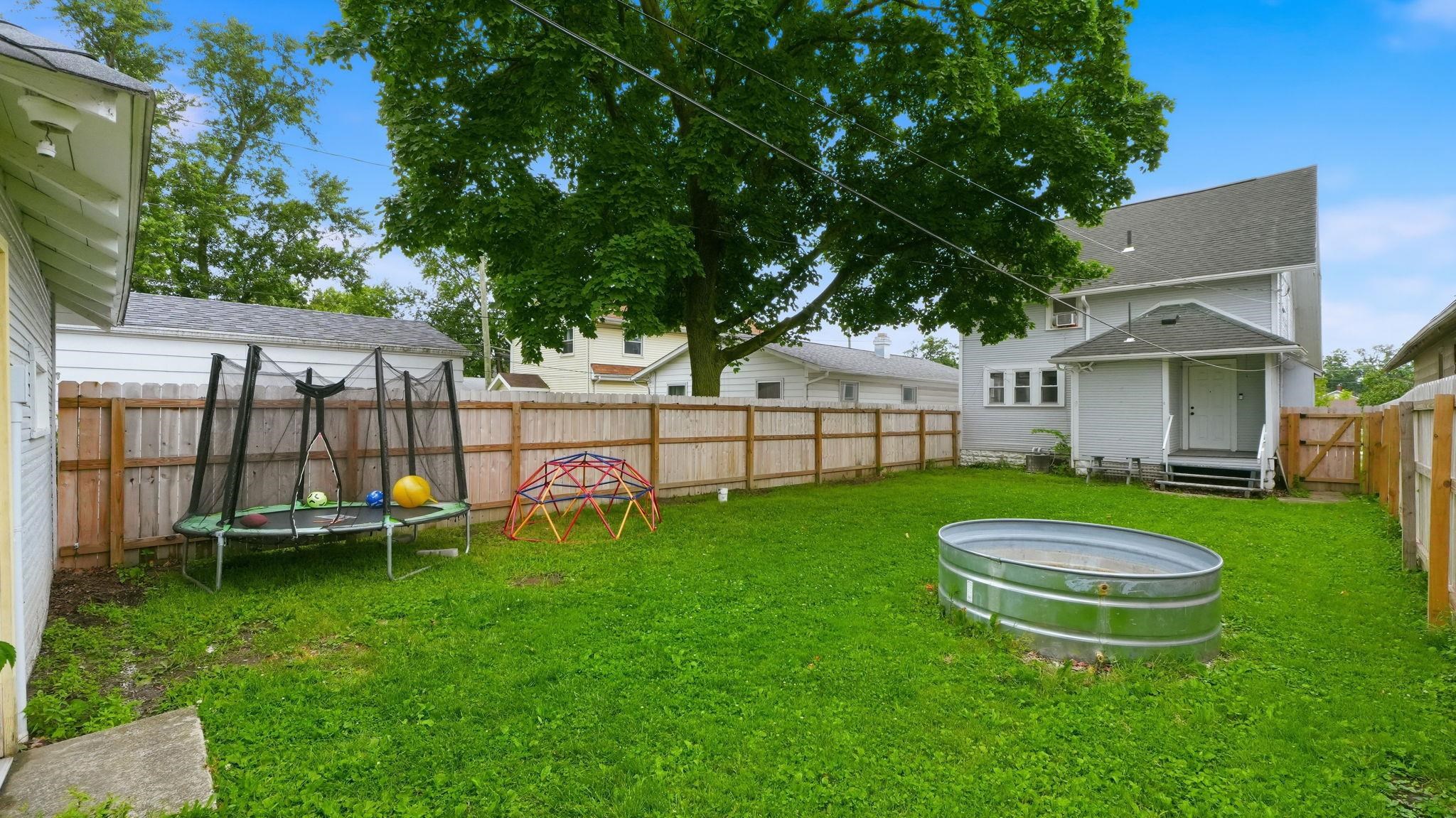 Photo 34 of 424 W Packard Avenue