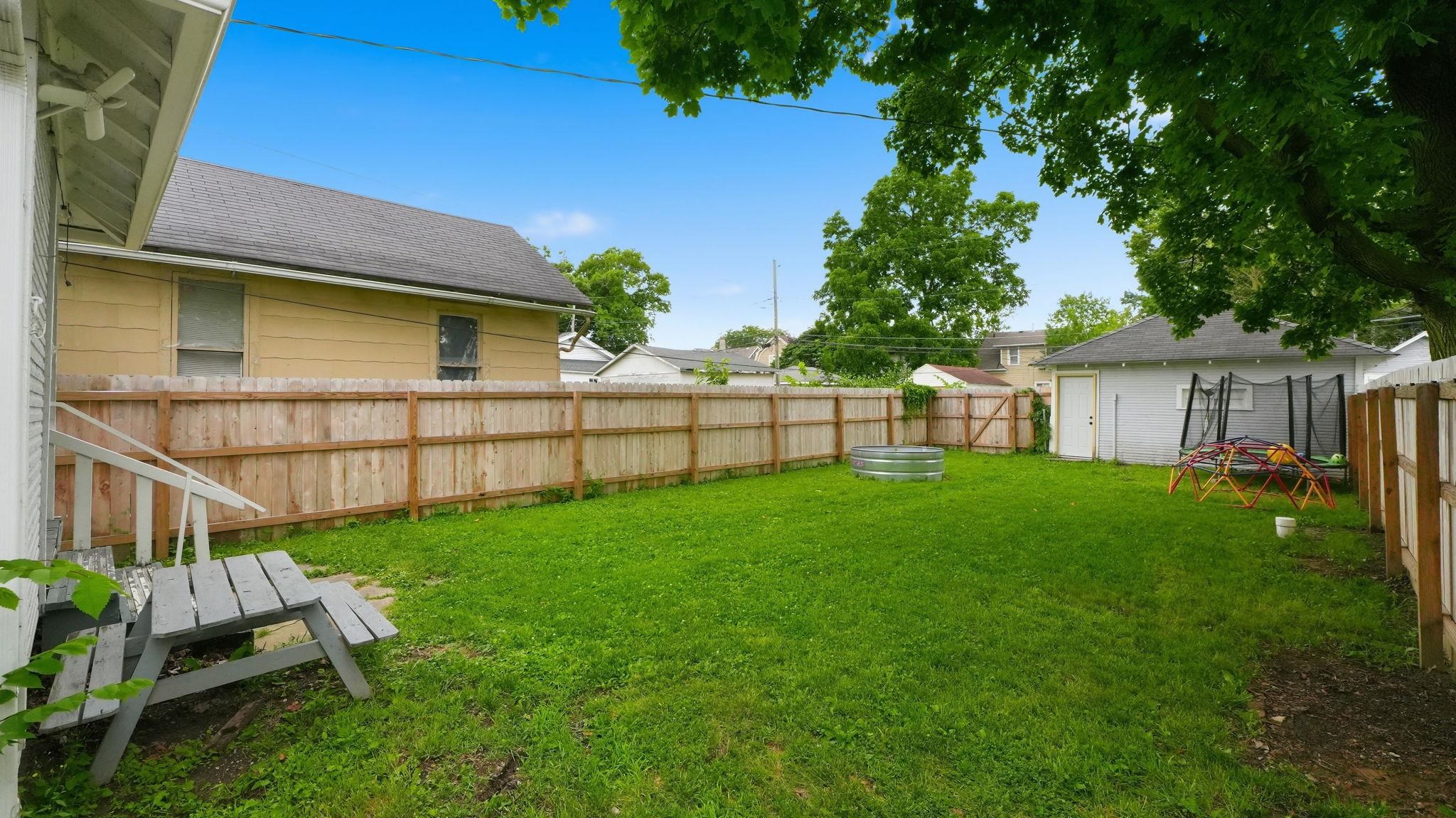 Photo 37 of 424 W Packard Avenue