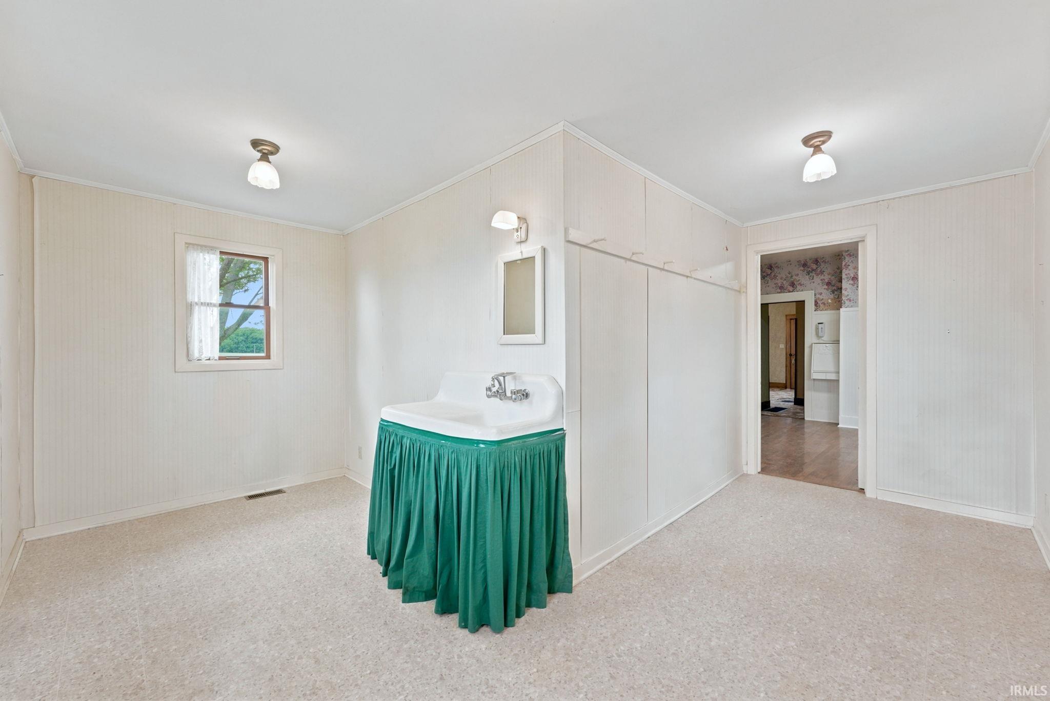 Corner sink basin with vanity lighting and mirror