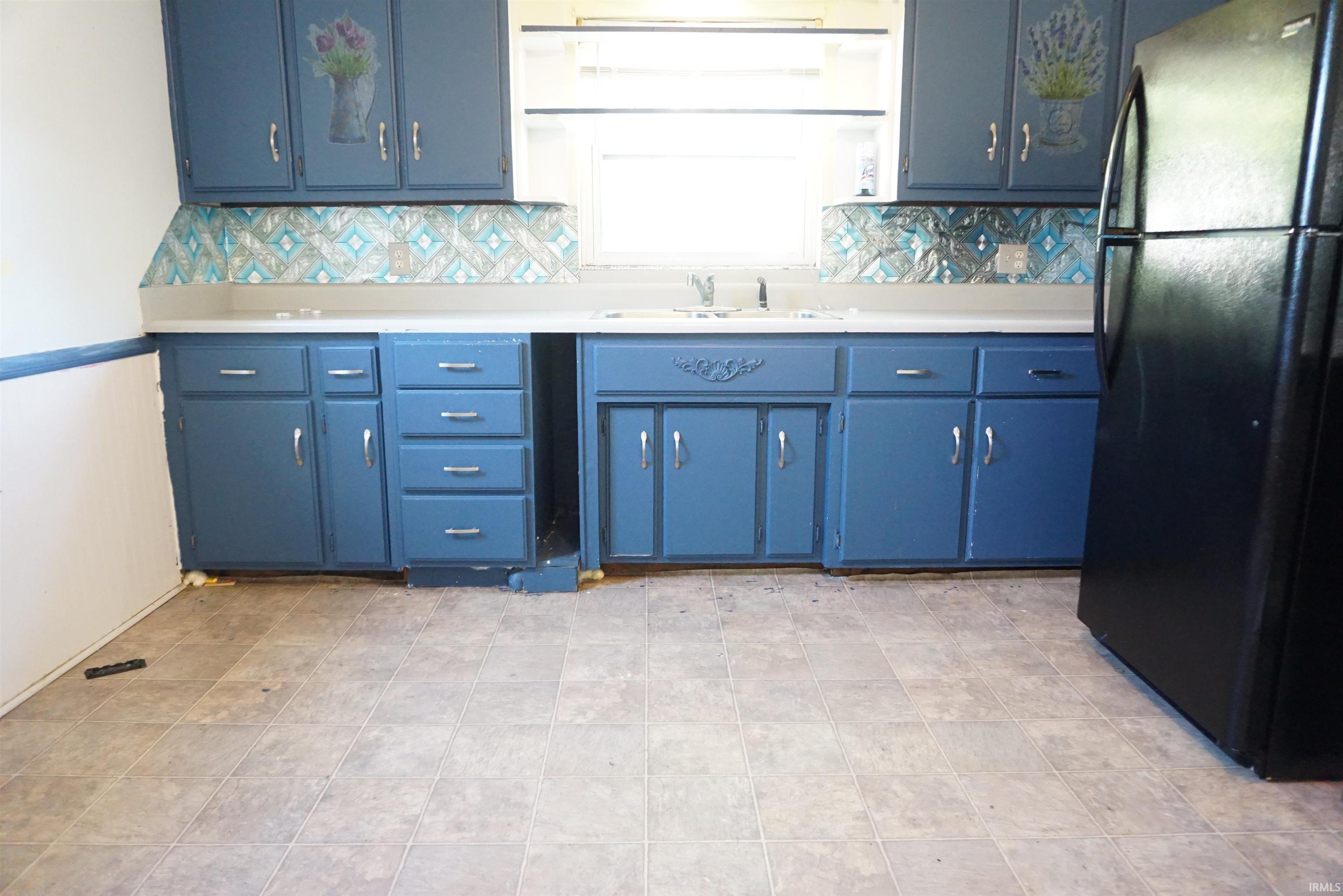 Photo 5 of 800 W Lusher Avenue
