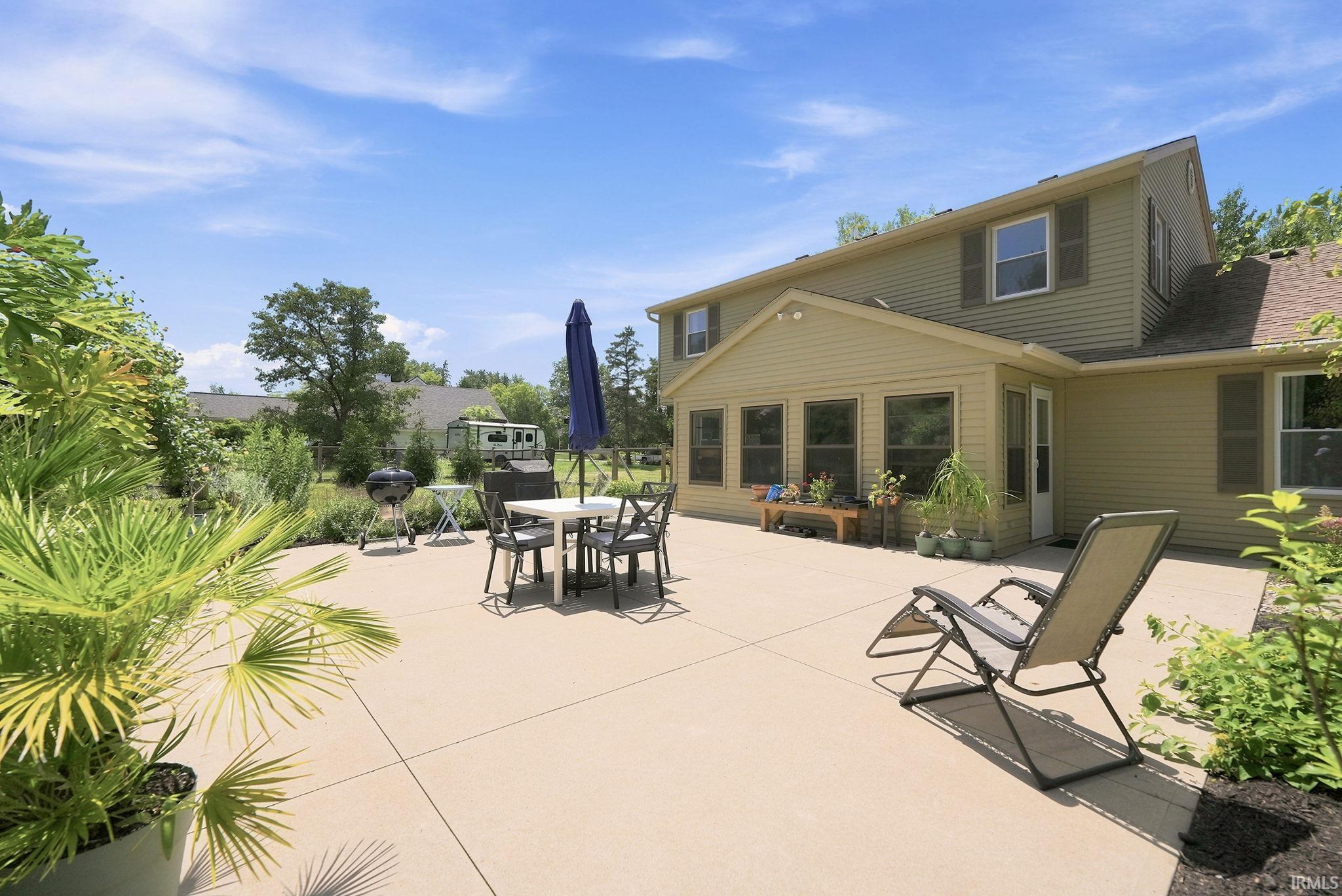 Expansive patio with concrete surfacing