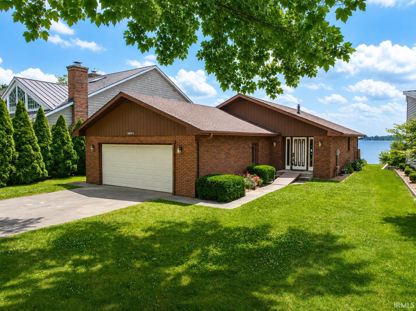 Photo 11 of 727 E Northshore Drive
