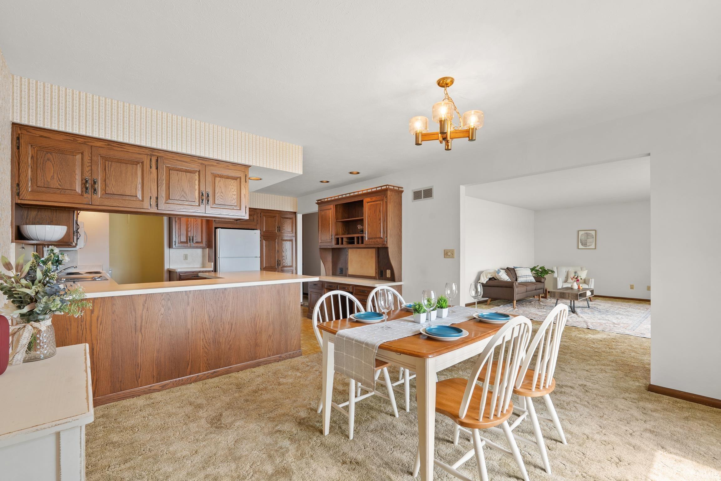 Photo 18 of 727 E Northshore Drive