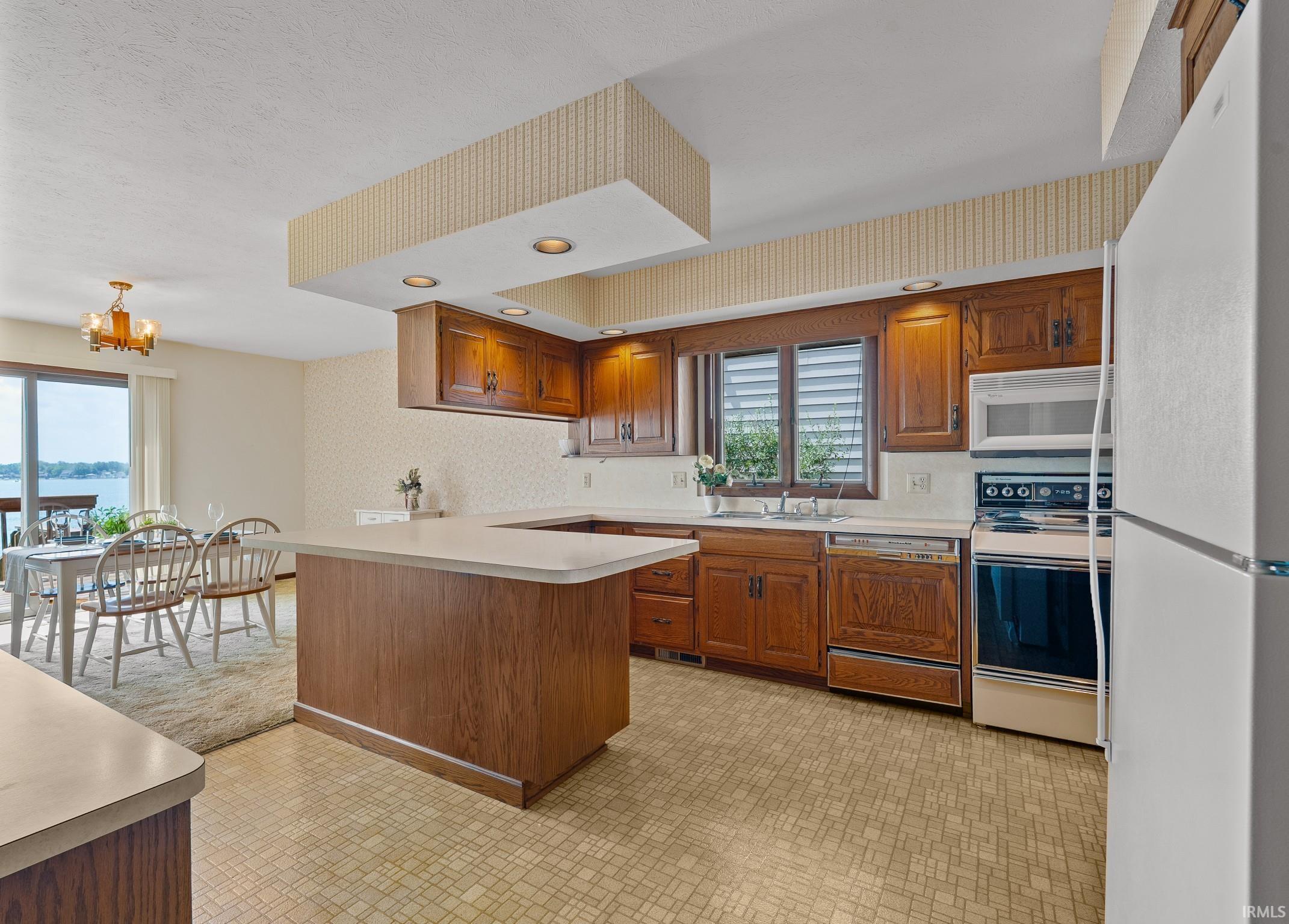 Photo 21 of 727 E Northshore Drive